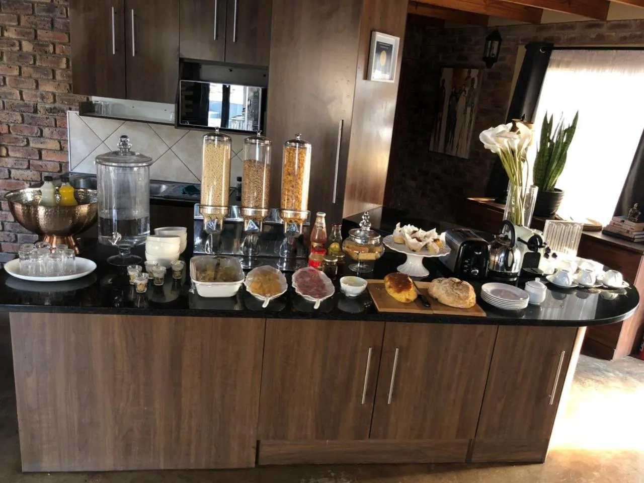 Breakfast in Imbube Safari Lodge