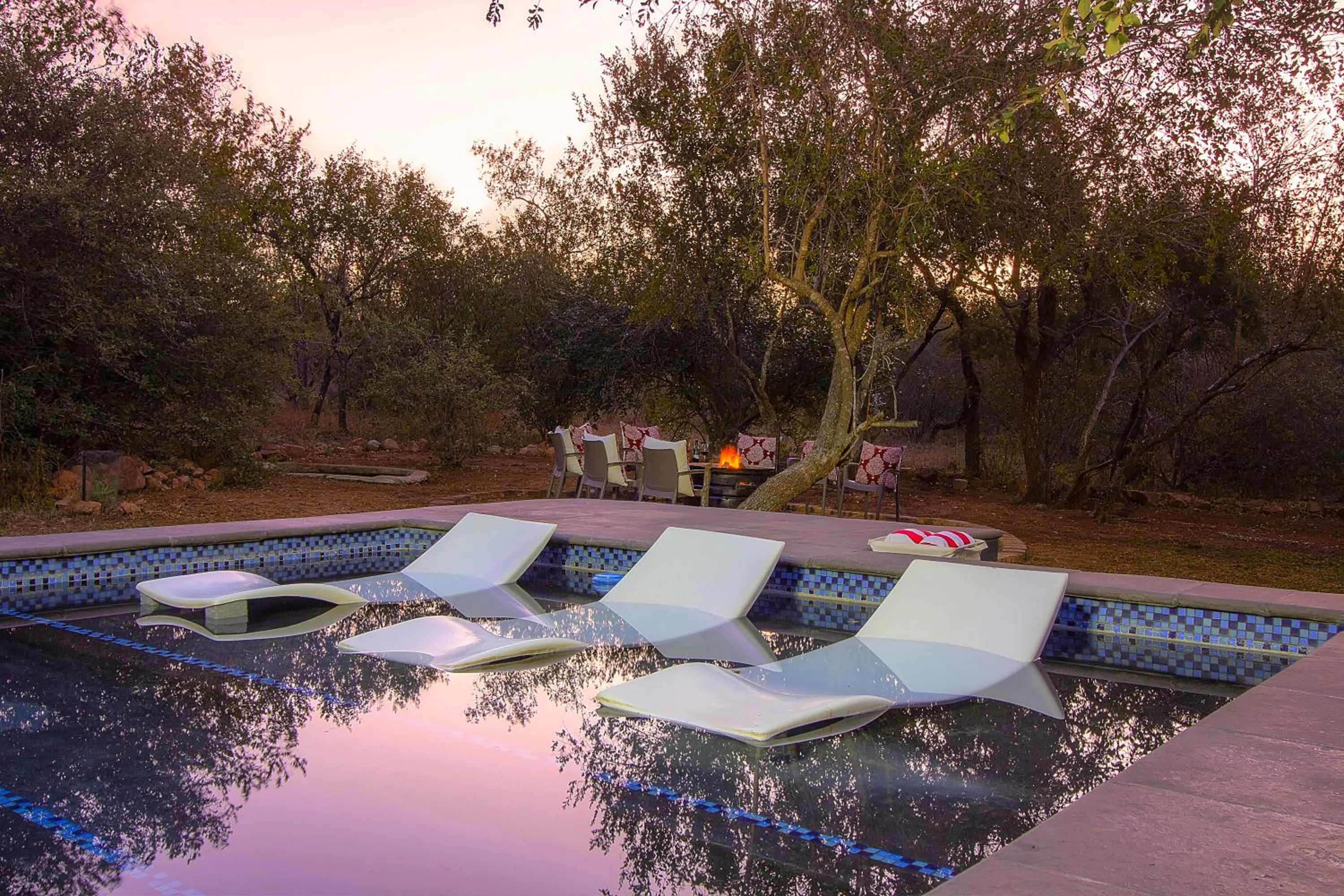 Swimming pool in Imbube Safari Lodge