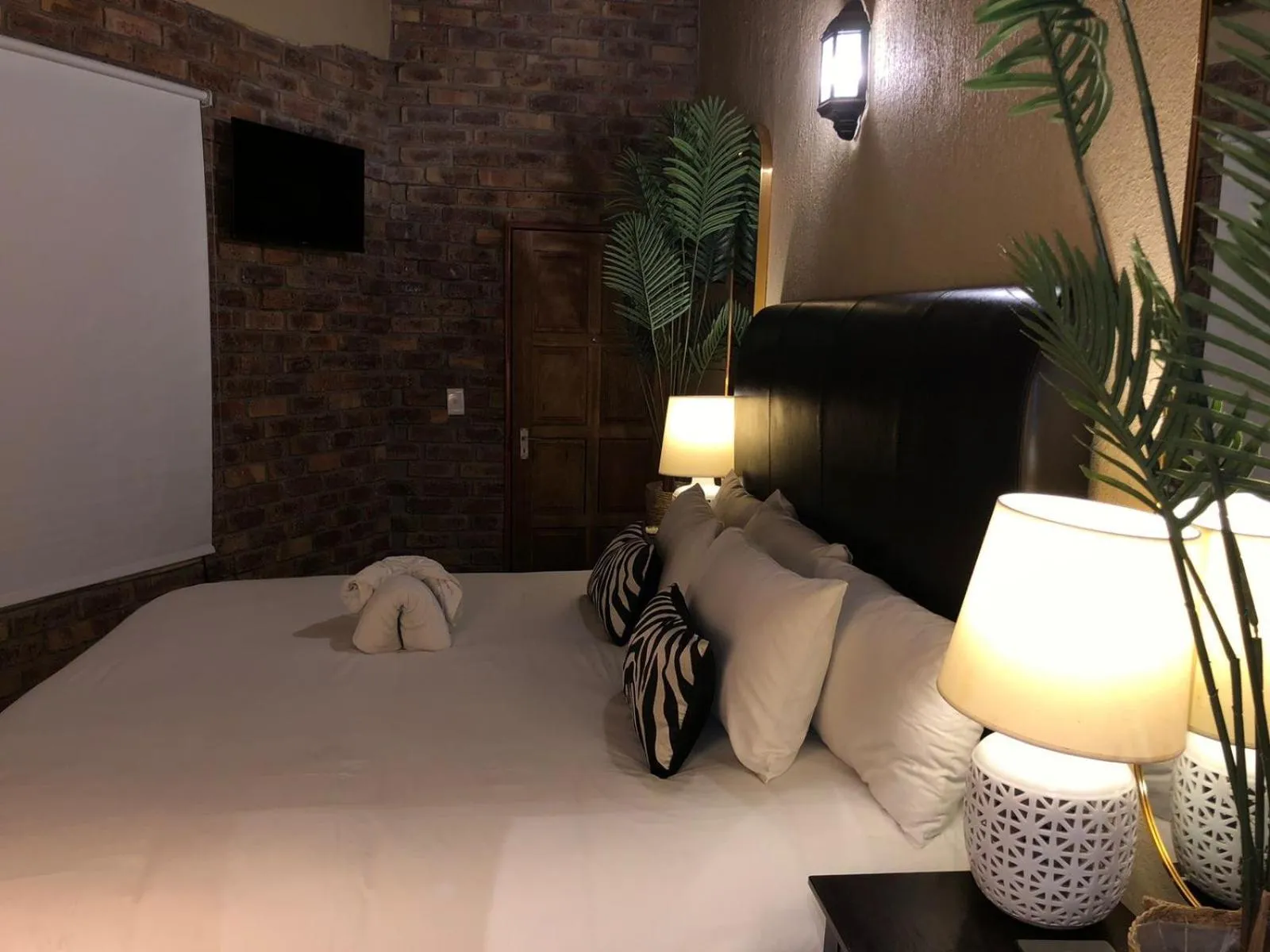 Bed in Imbube Safari Lodge