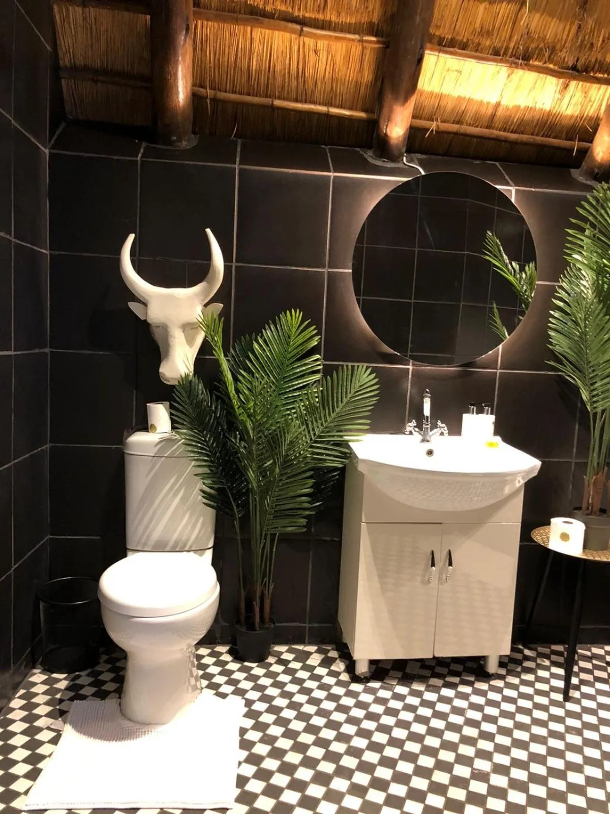 Bathroom in Imbube Safari Lodge