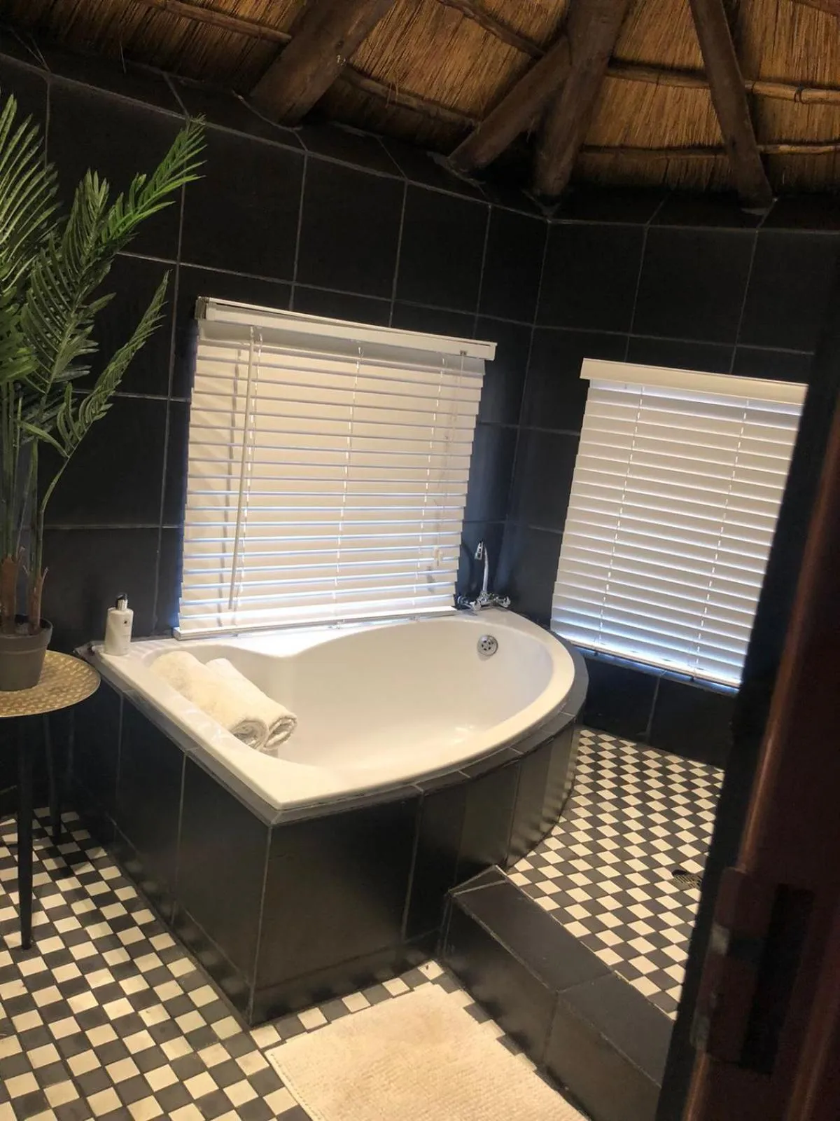 Bathroom in Imbube Safari Lodge