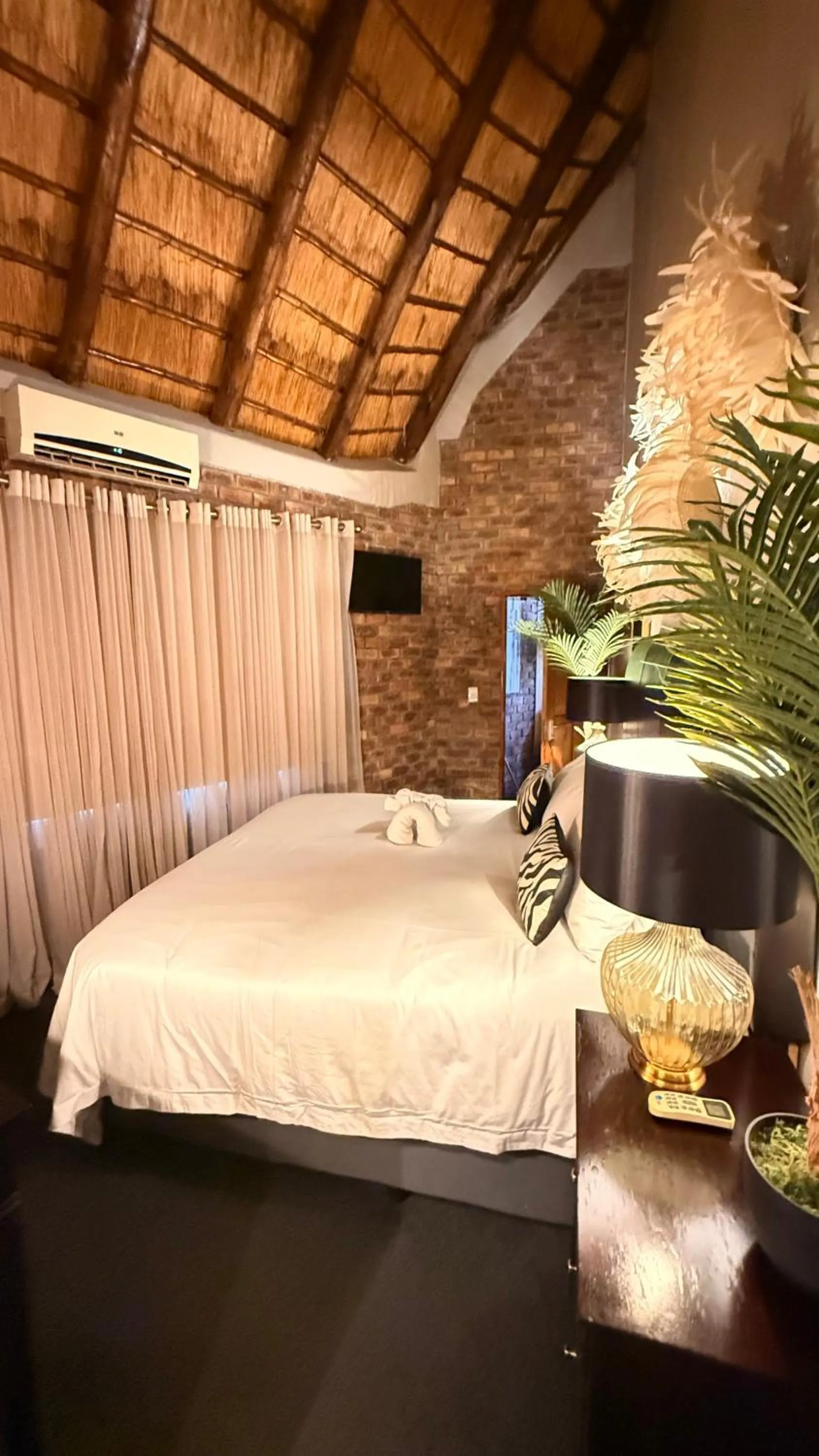 Bed in Imbube Safari Lodge