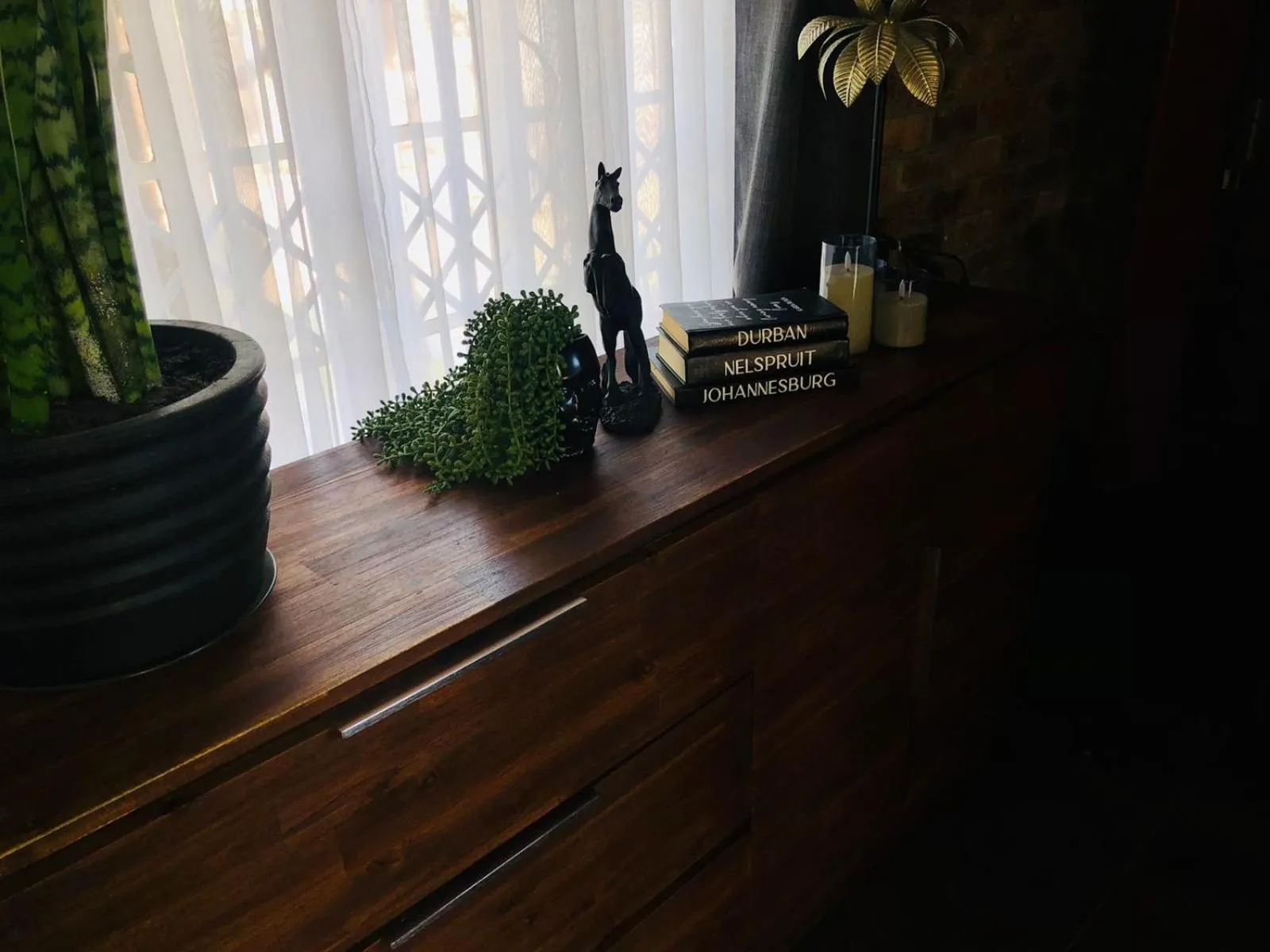 Lounge or bar in Imbube Safari Lodge