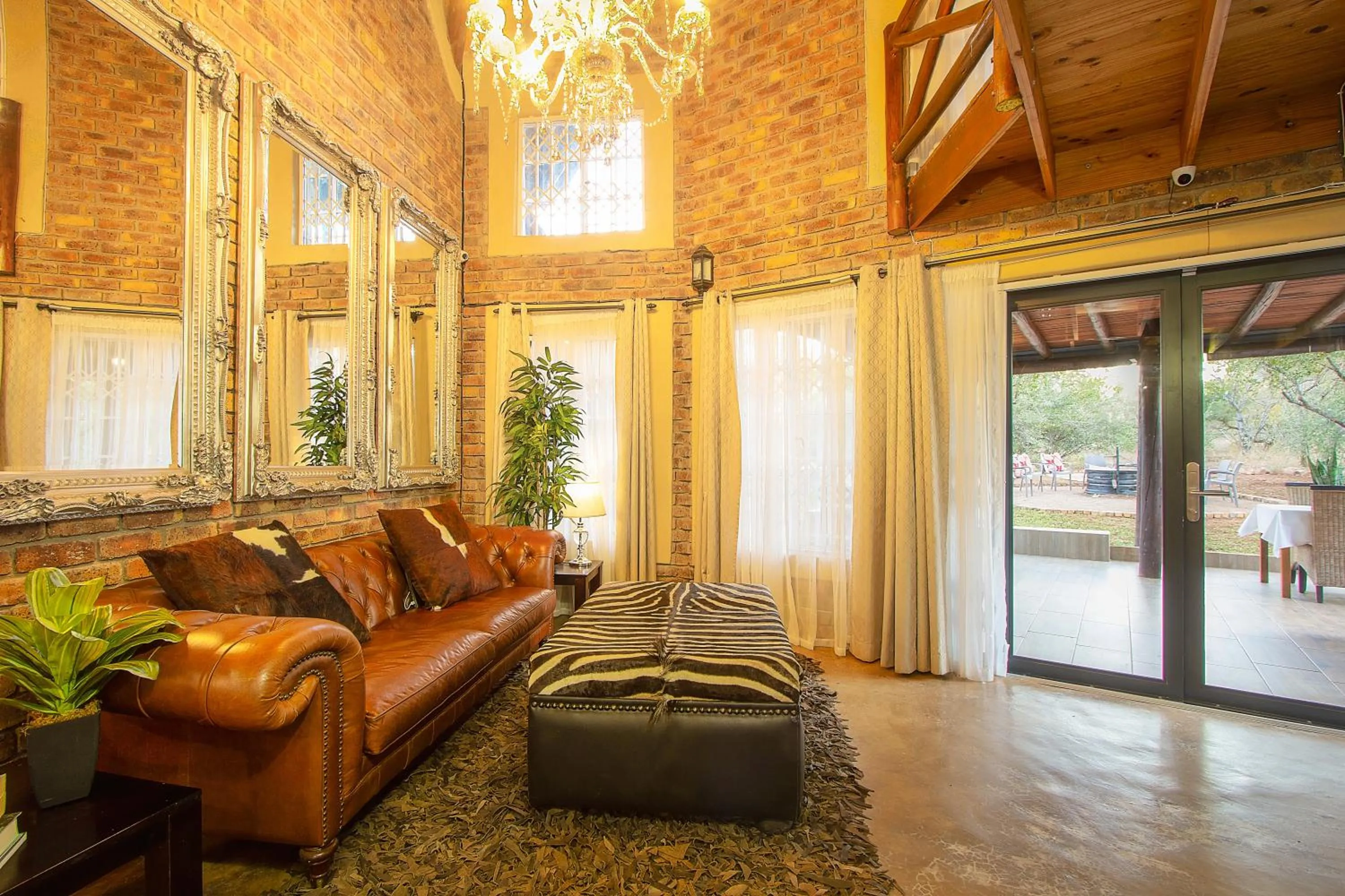 Living room in Imbube Safari Lodge