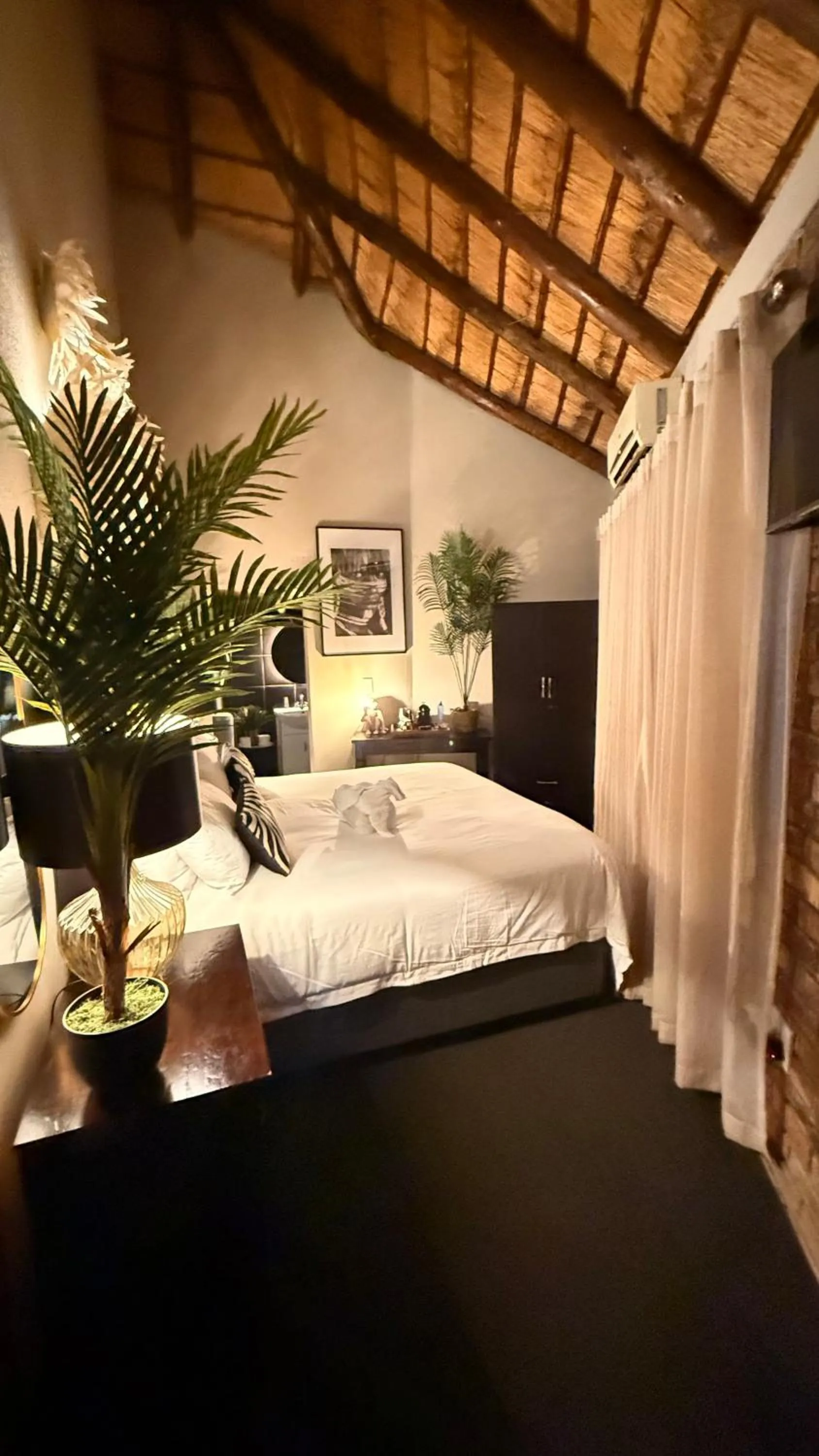 Bed in Imbube Safari Lodge