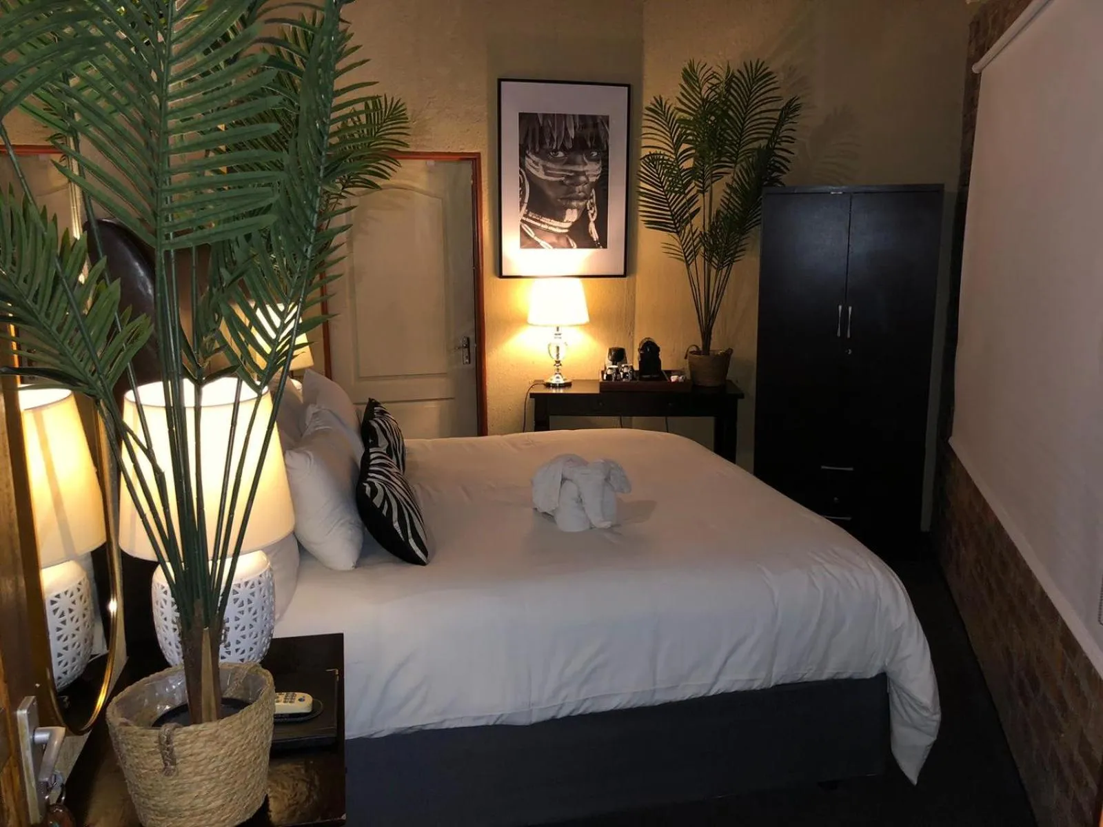 Bed in Imbube Safari Lodge