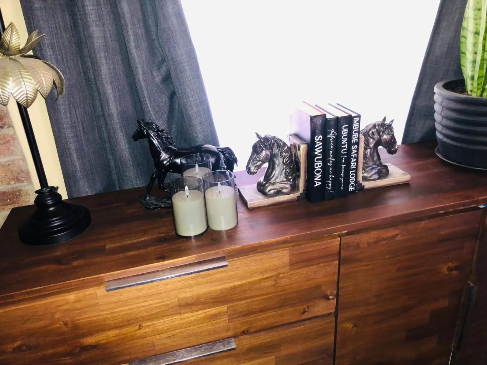 Lounge or bar in Imbube Safari Lodge