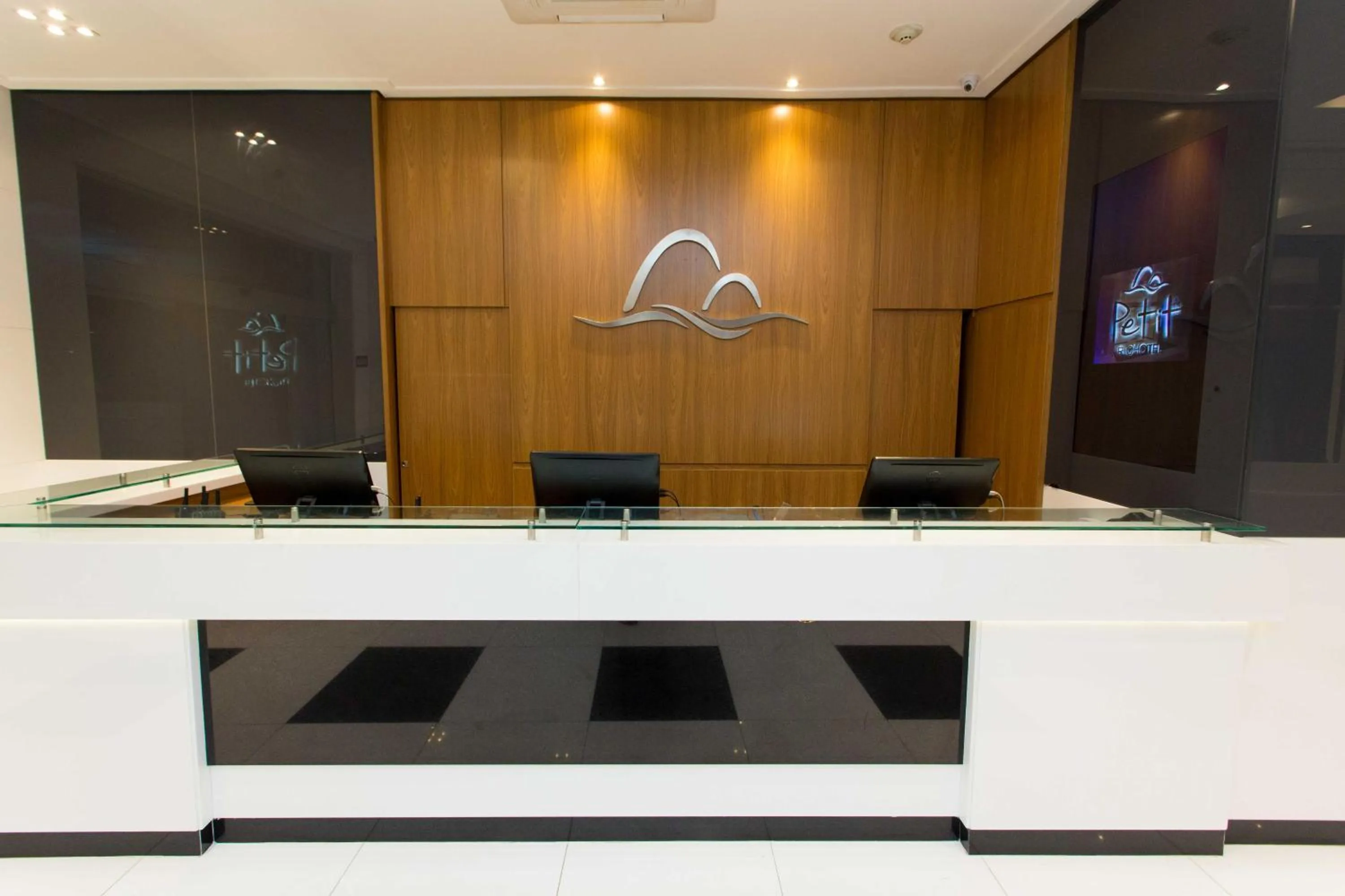 Lobby or reception in Petit Rio Hotel