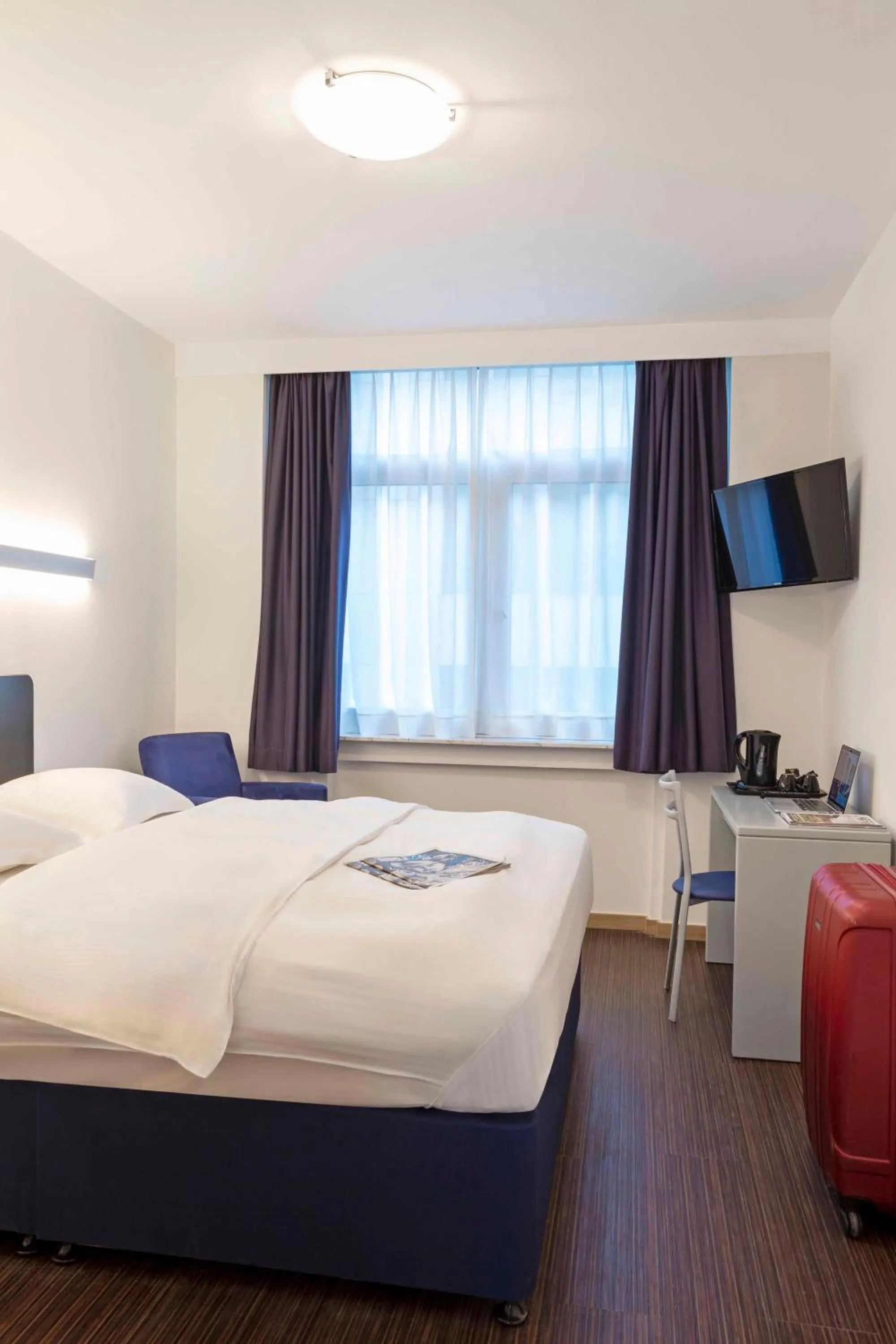 Bed in Hôtel Argus by happyCulture