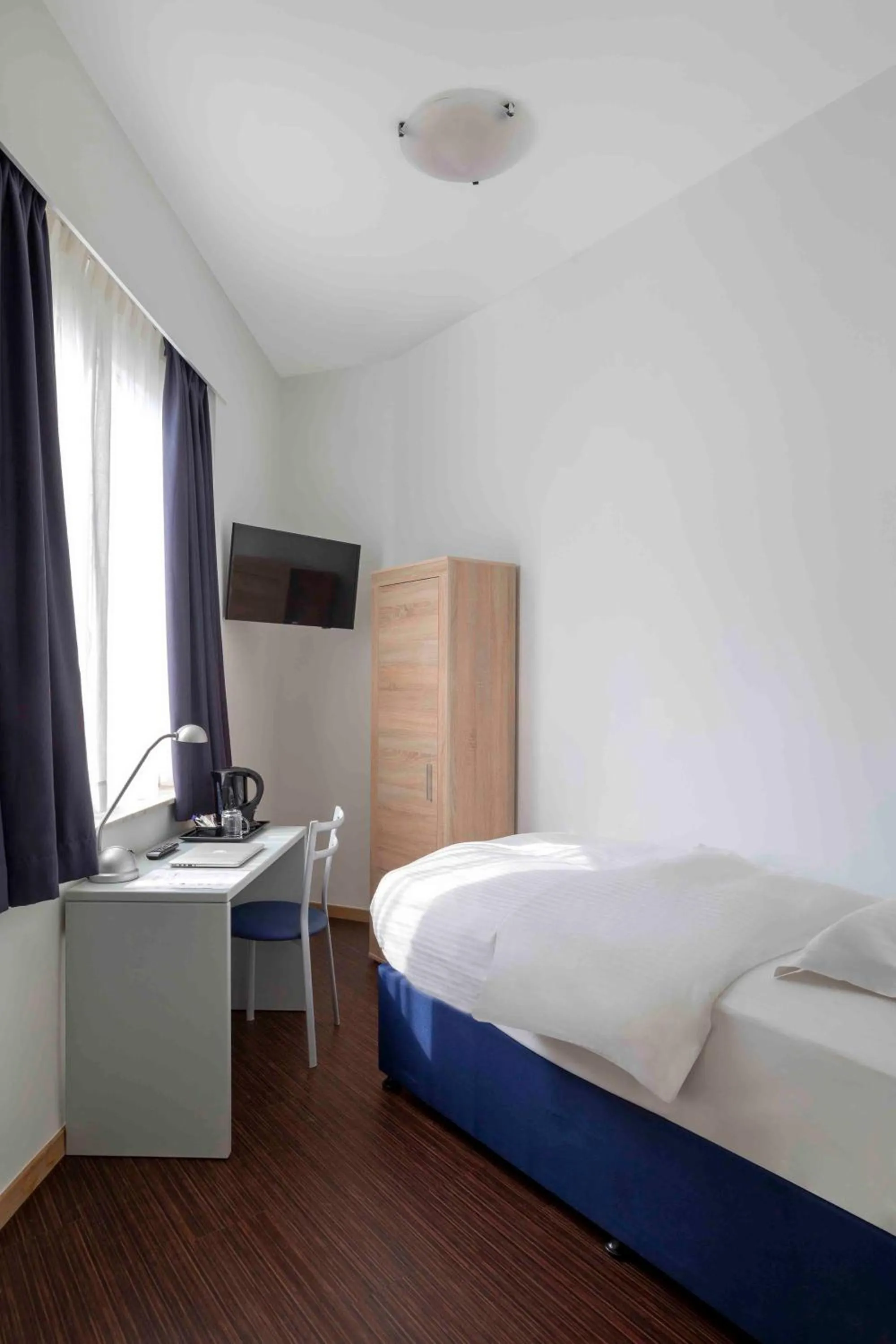 Bed in Hôtel Argus by happyCulture