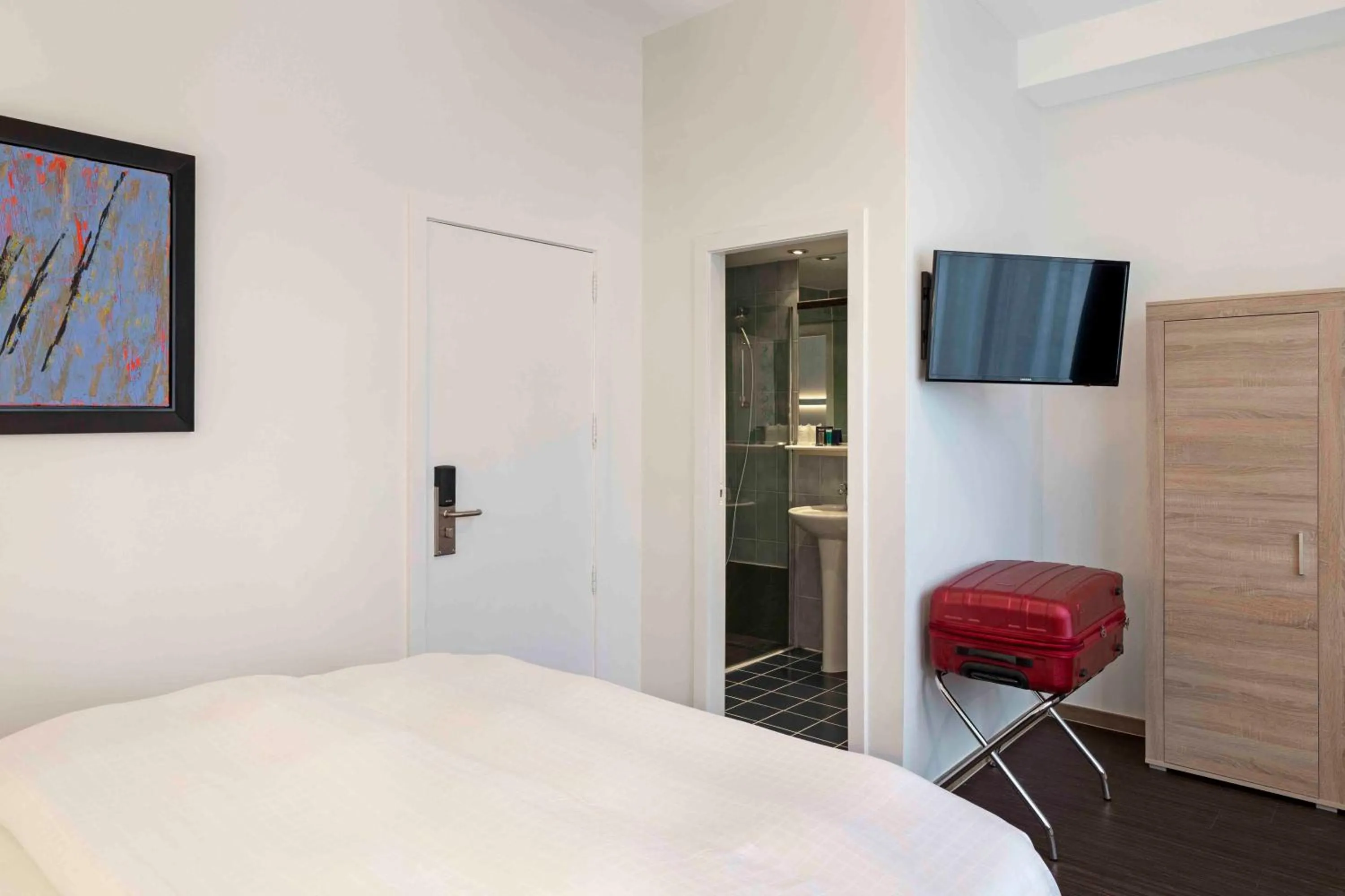 Bed in Hôtel Argus by happyCulture