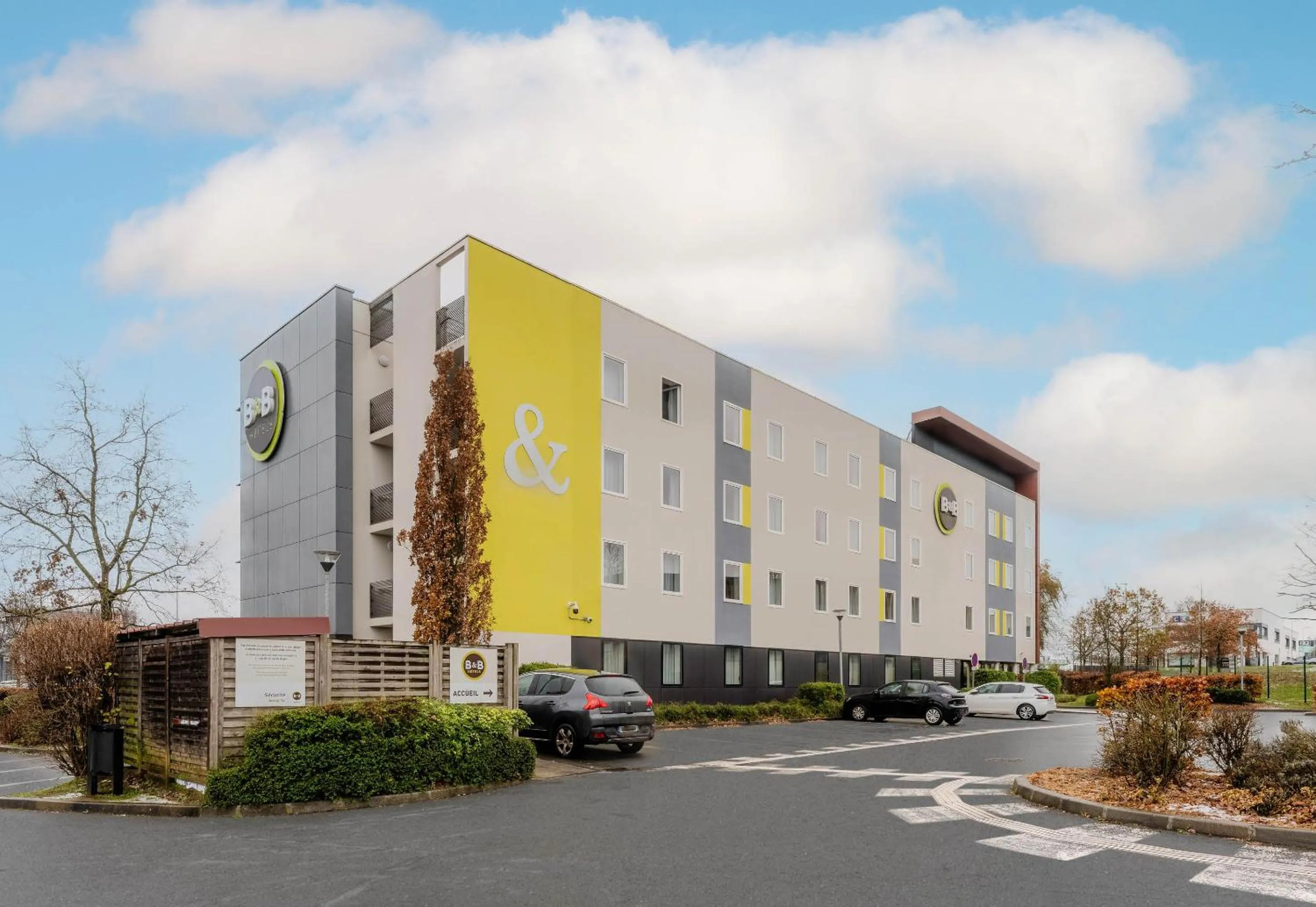 Property building in B&B HOTEL Arras