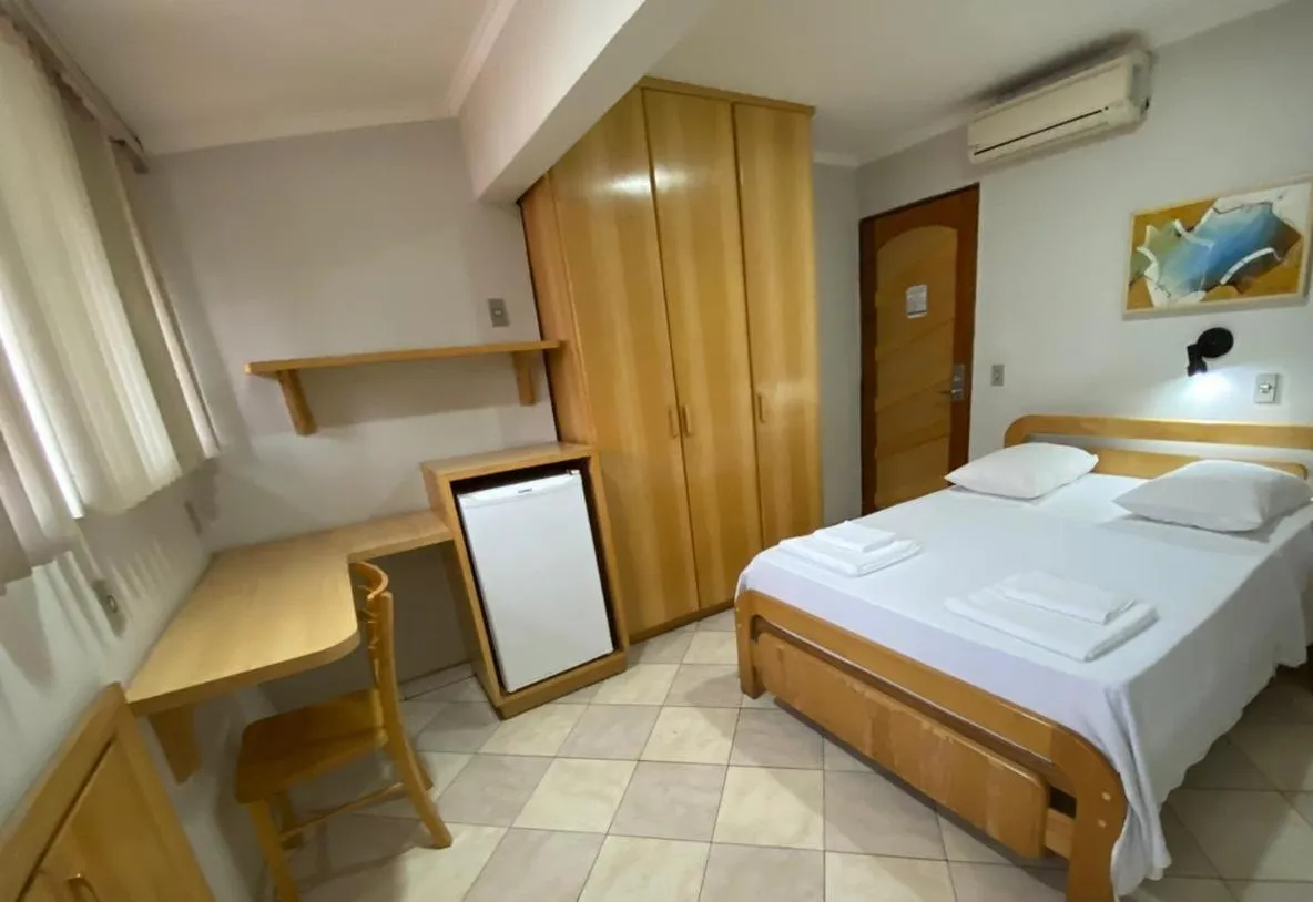 Photo of the whole room, Bed in Missouri Hotel