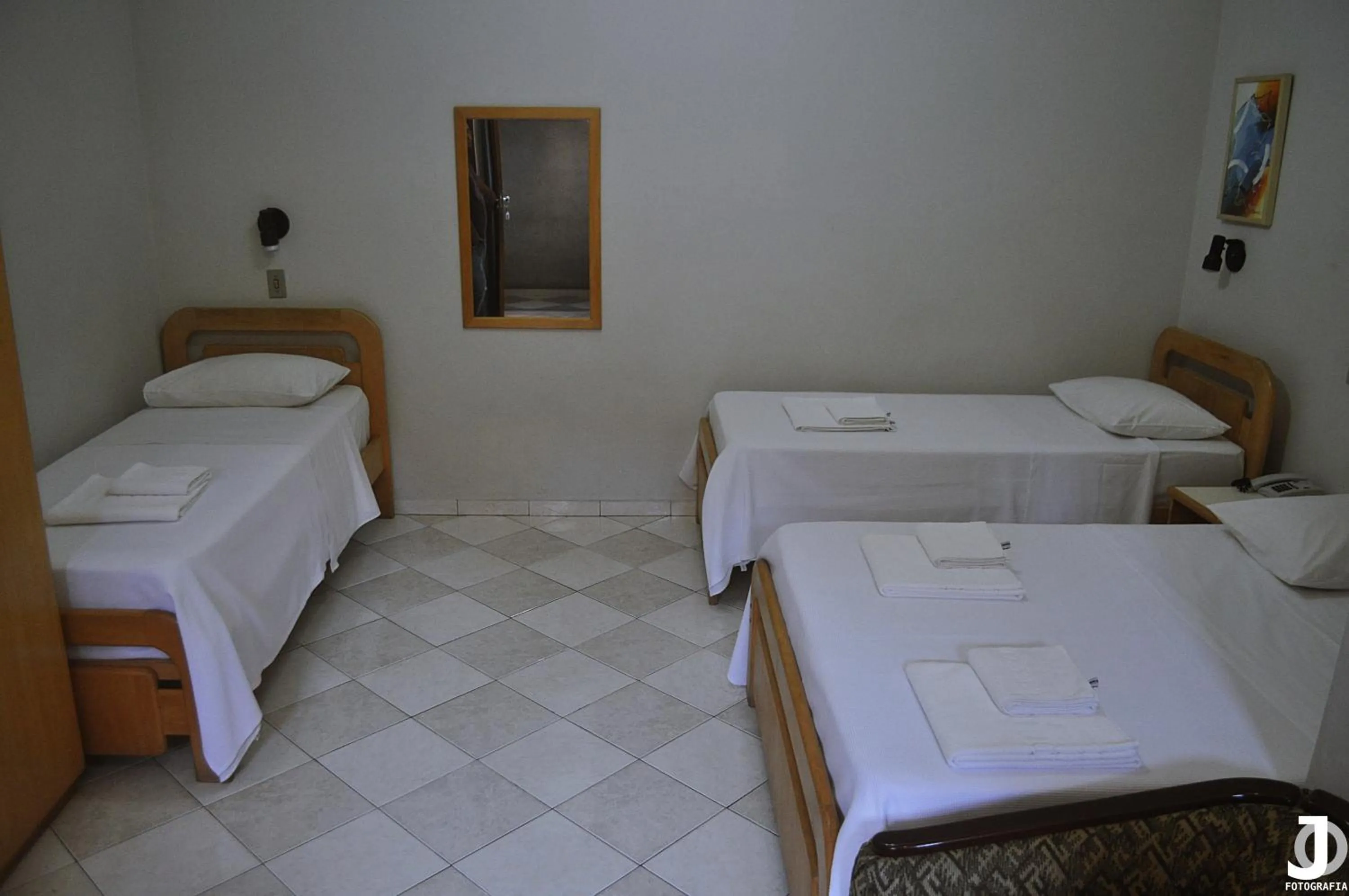 Photo of the whole room, Bed in Missouri Hotel