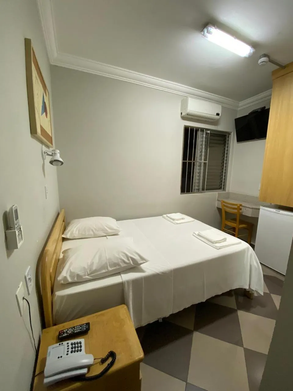 Photo of the whole room, Bed in Missouri Hotel