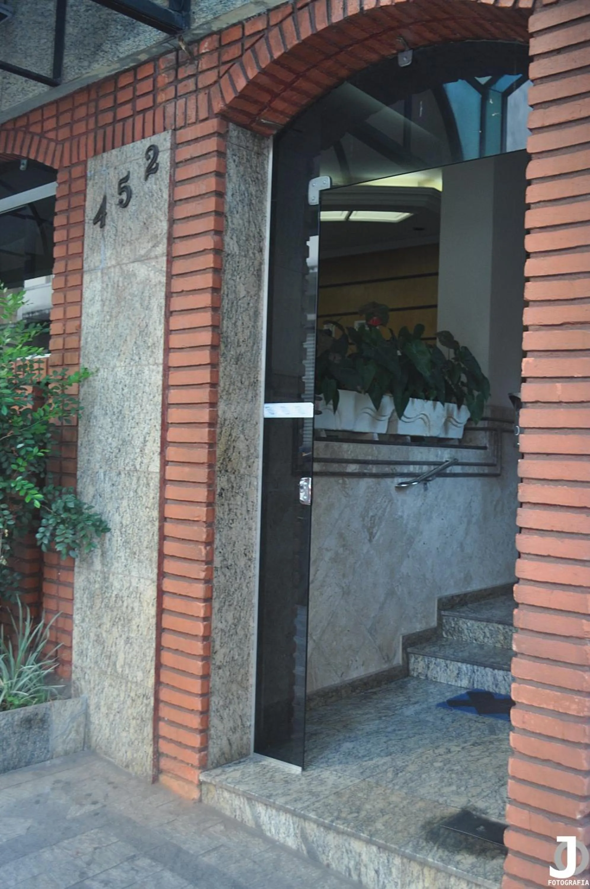 Facade/entrance in Missouri Hotel