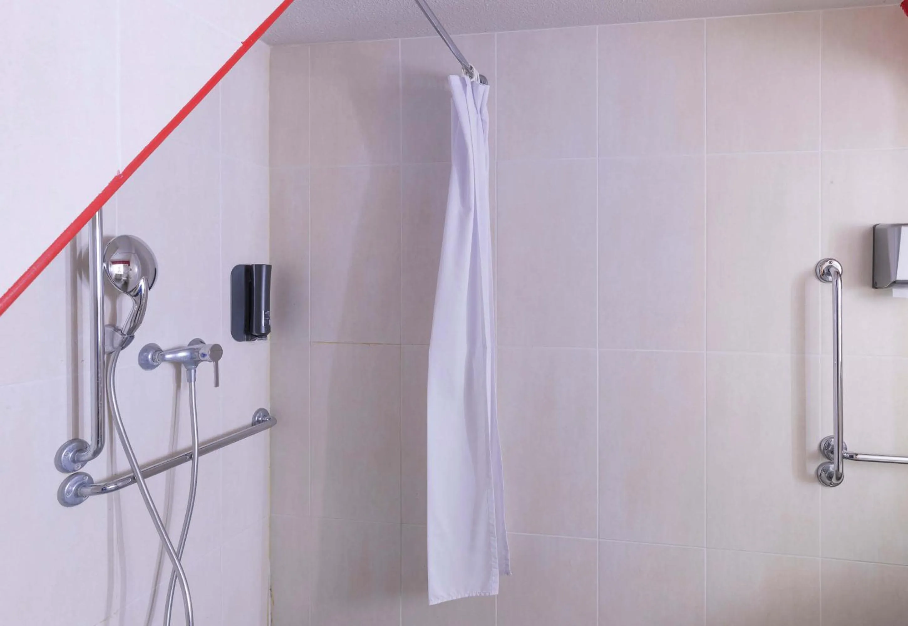 Bathroom in B&B HOTEL Auxerre Bourgogne