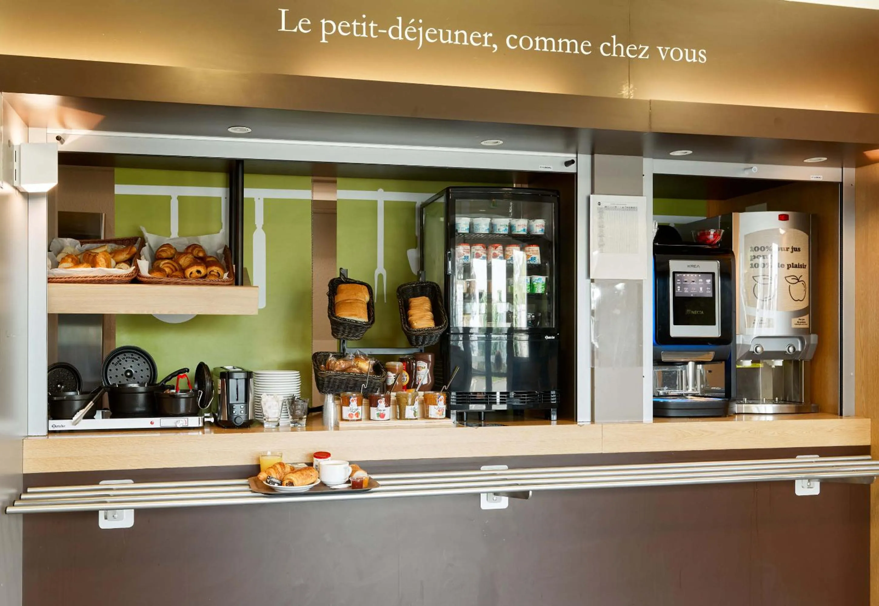 Buffet breakfast in B&B HOTEL Montlhery