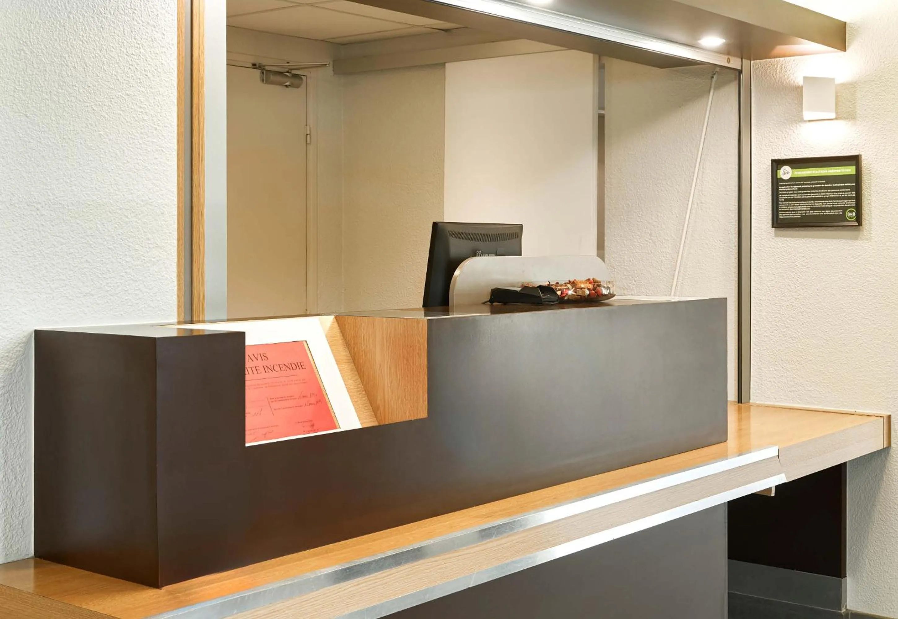 Lobby or reception in B&B HOTEL Montlhery