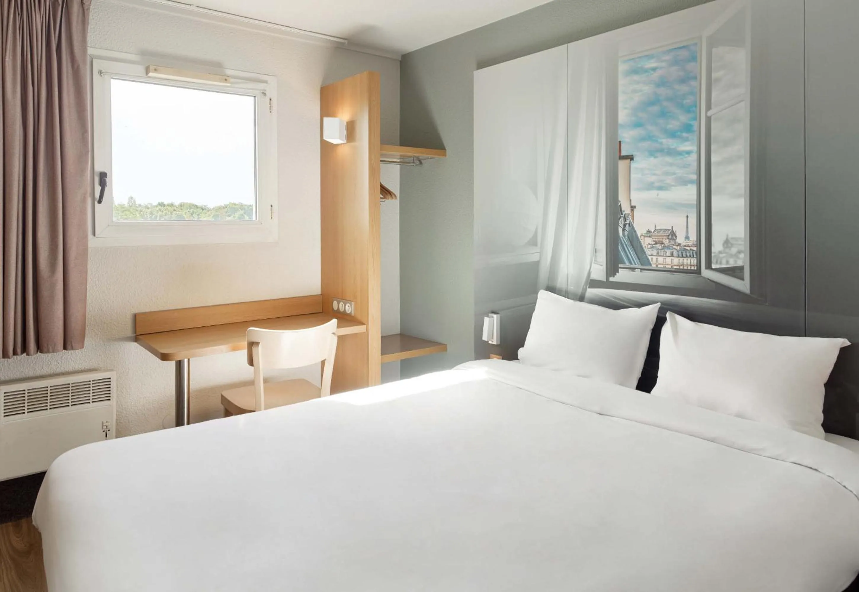 Bedroom, Bed in B&B HOTEL Montlhery