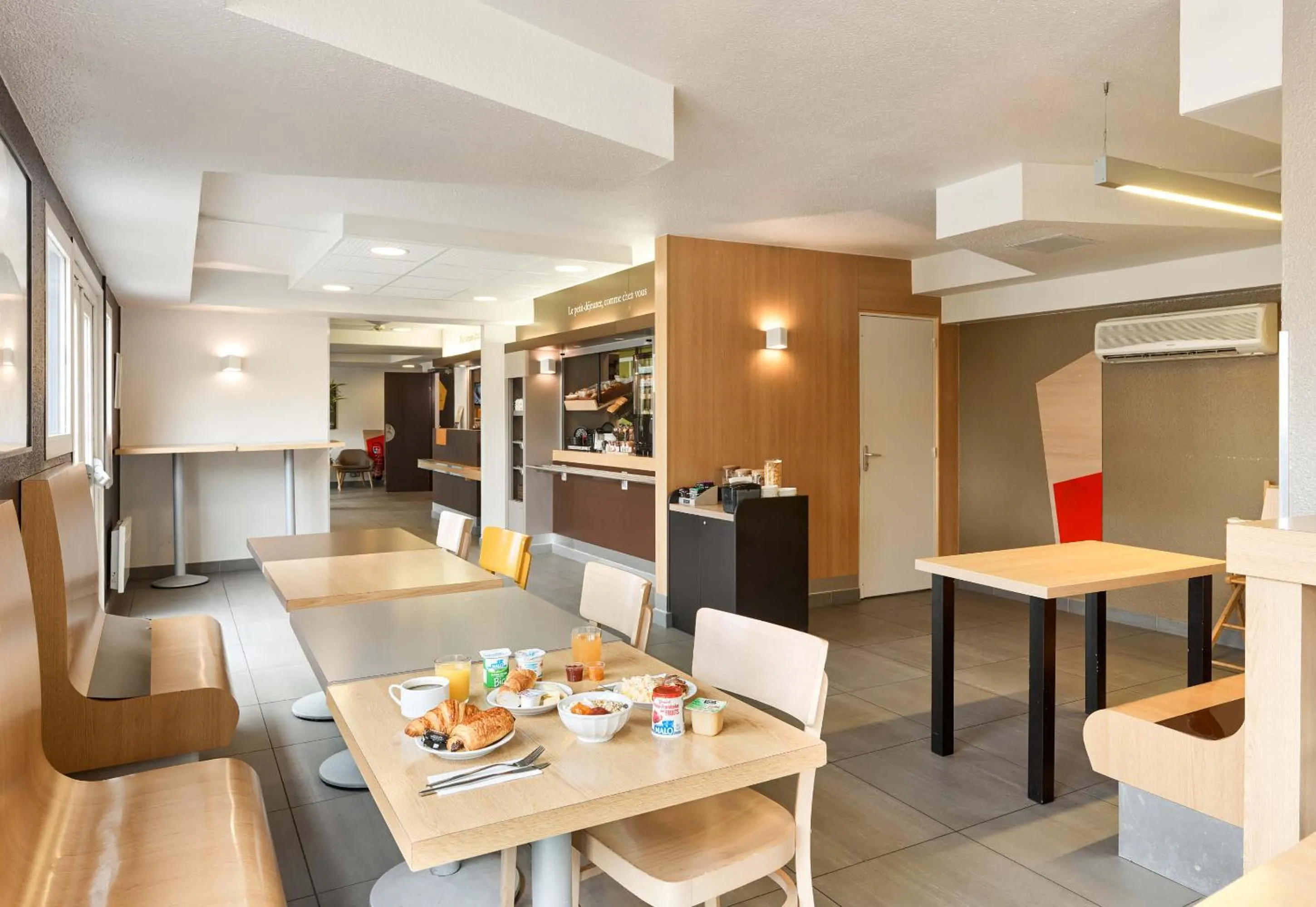 Restaurant/places to eat in B&B HOTEL Montlhery