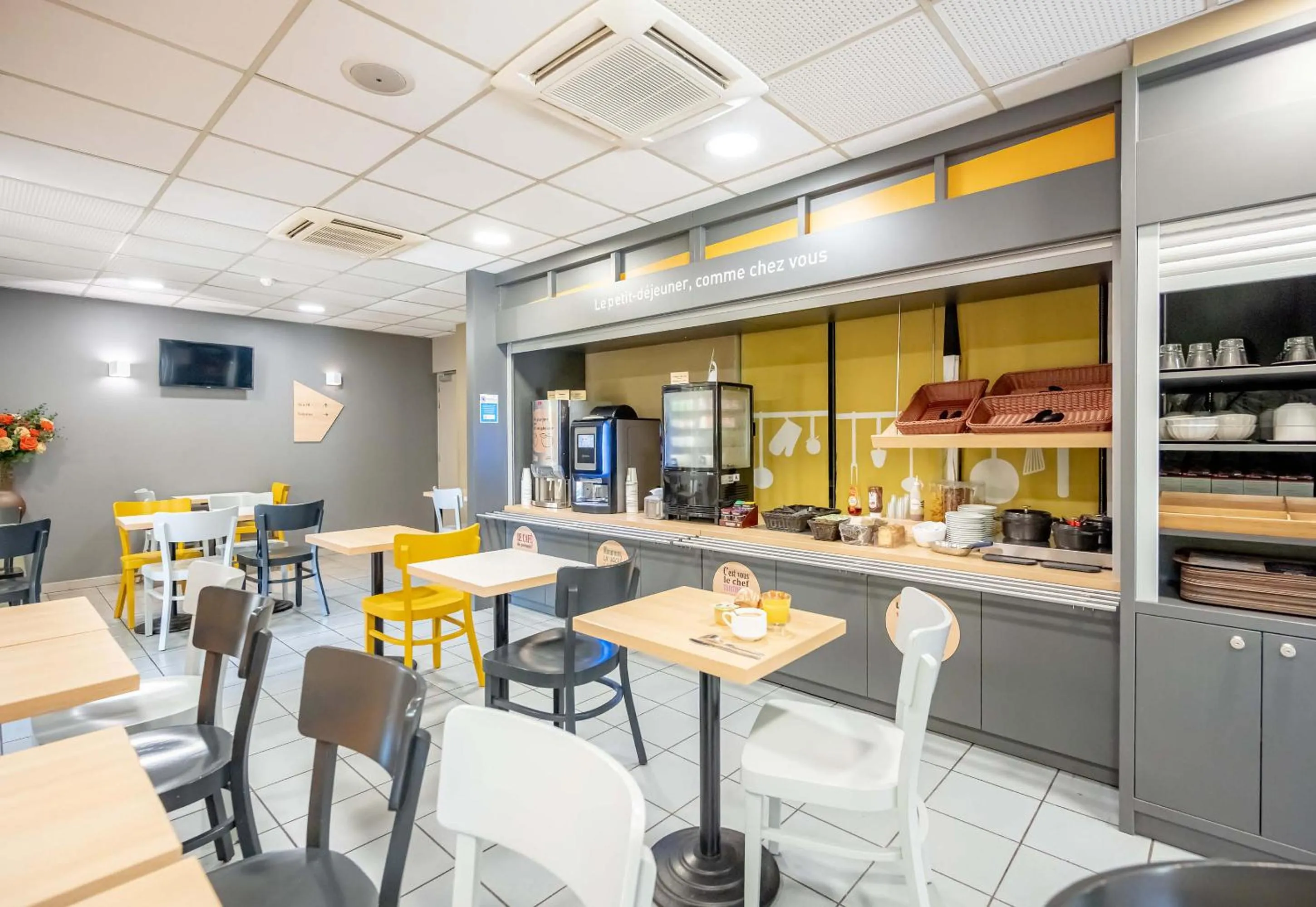 Restaurant/places to eat in B&B HOTEL Hyères