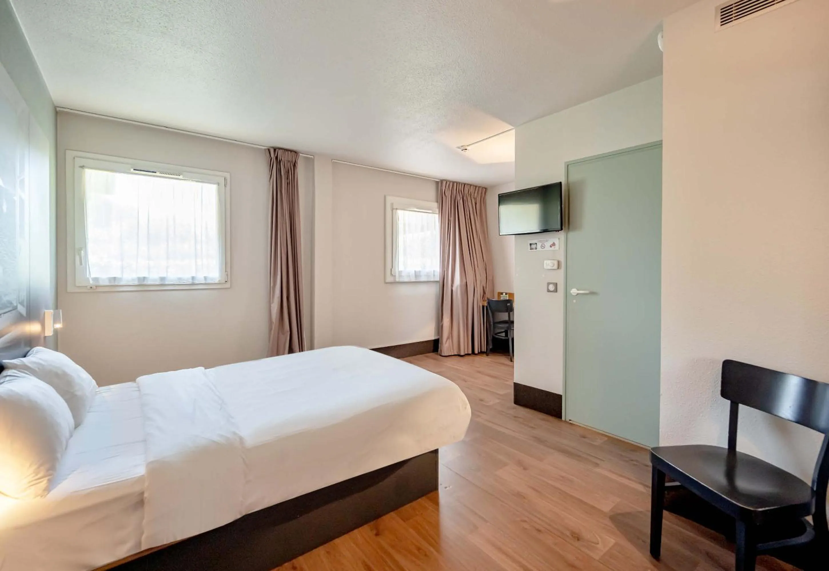 Bedroom, Bed in B&B HOTEL Hyères