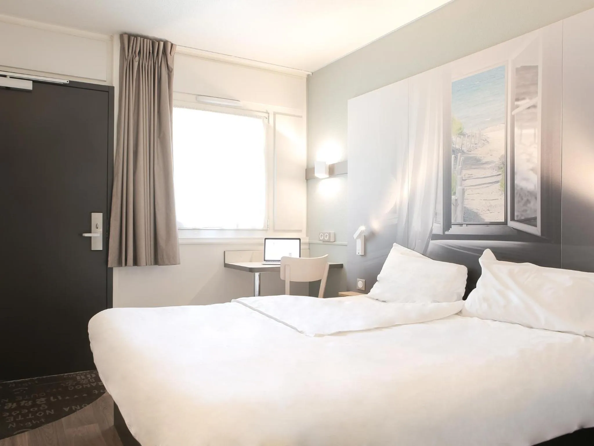 Photo of the whole room, Bed in B&B HOTEL Hyères