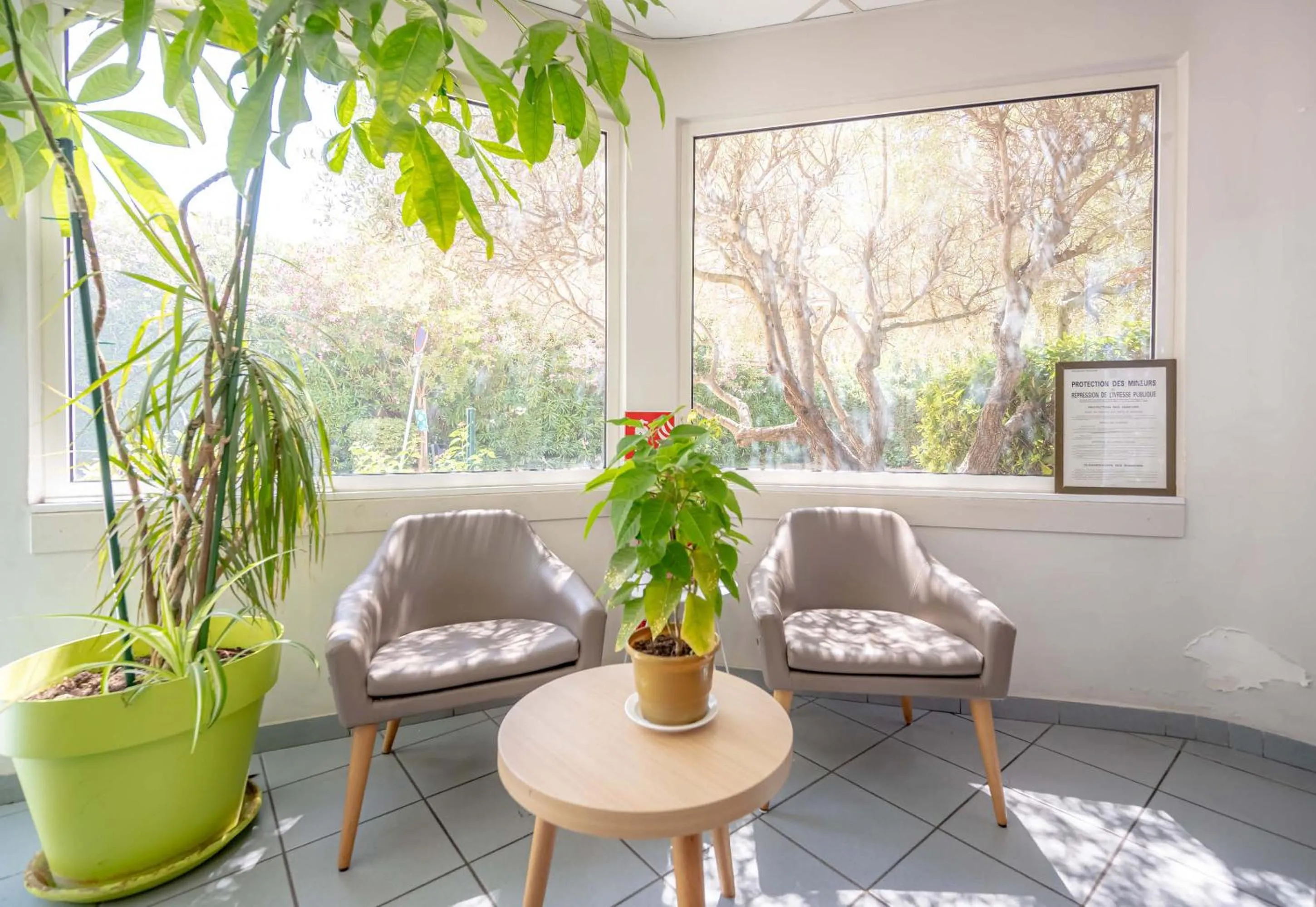 Seating area in B&B HOTEL Hyères