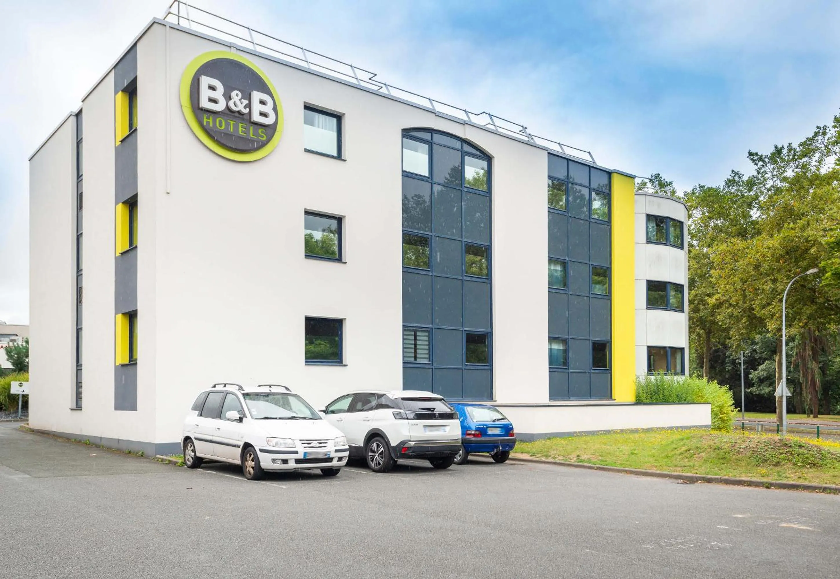 Property building in B&B HOTEL Cholet Sud