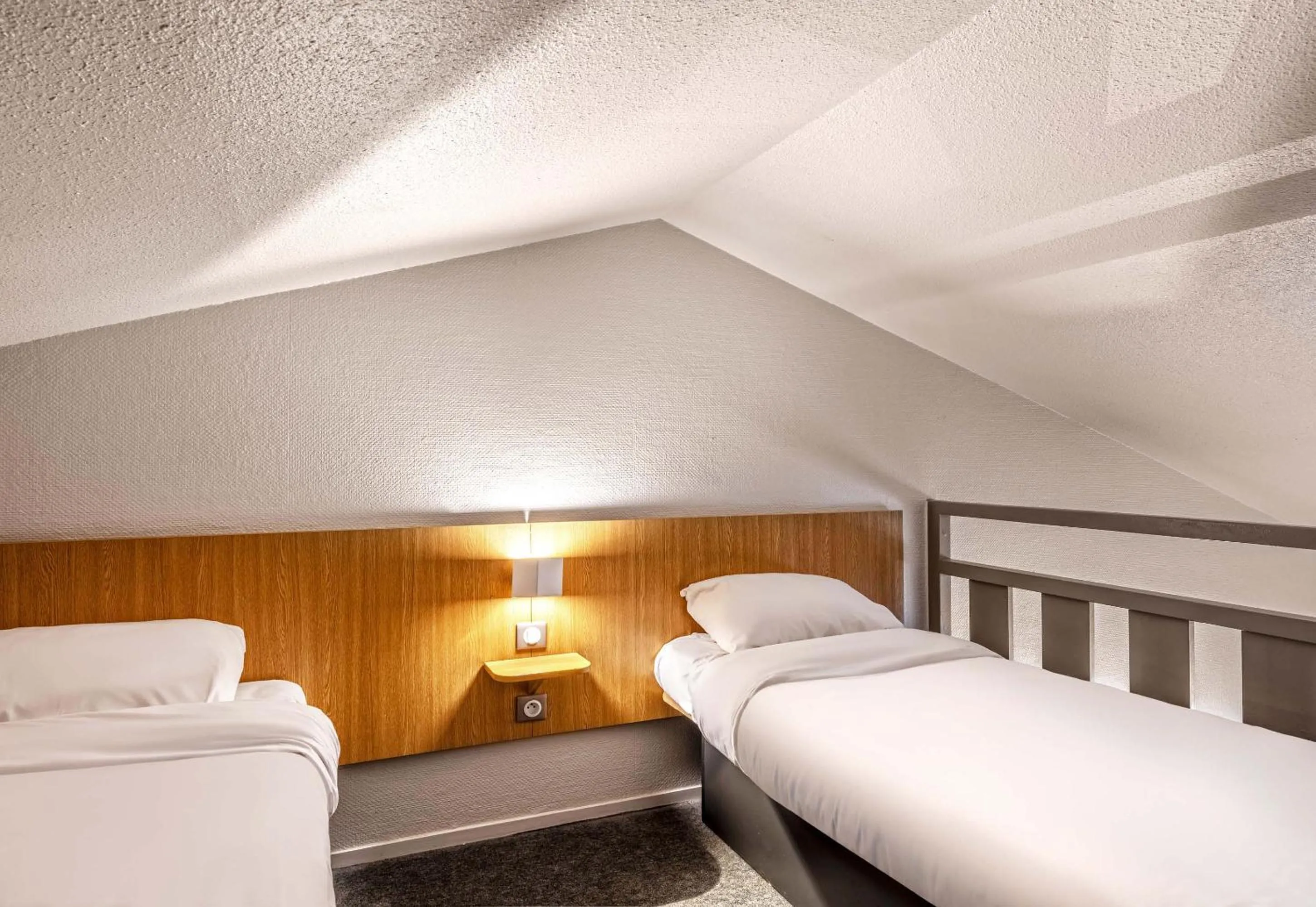 Bed in B&B HOTEL Morlaix