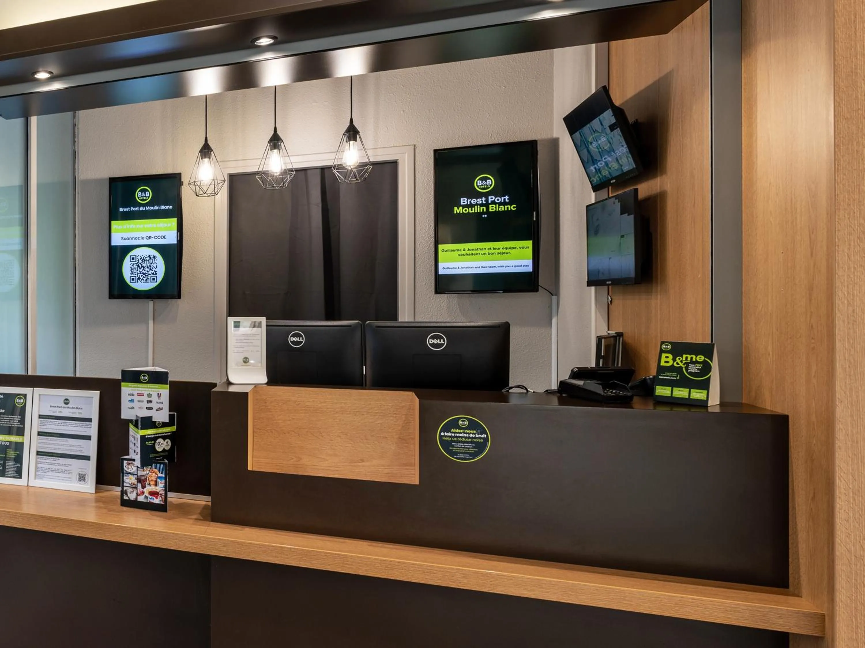 Lobby or reception in B&B HOTEL Brest Port du Moulin Blanc