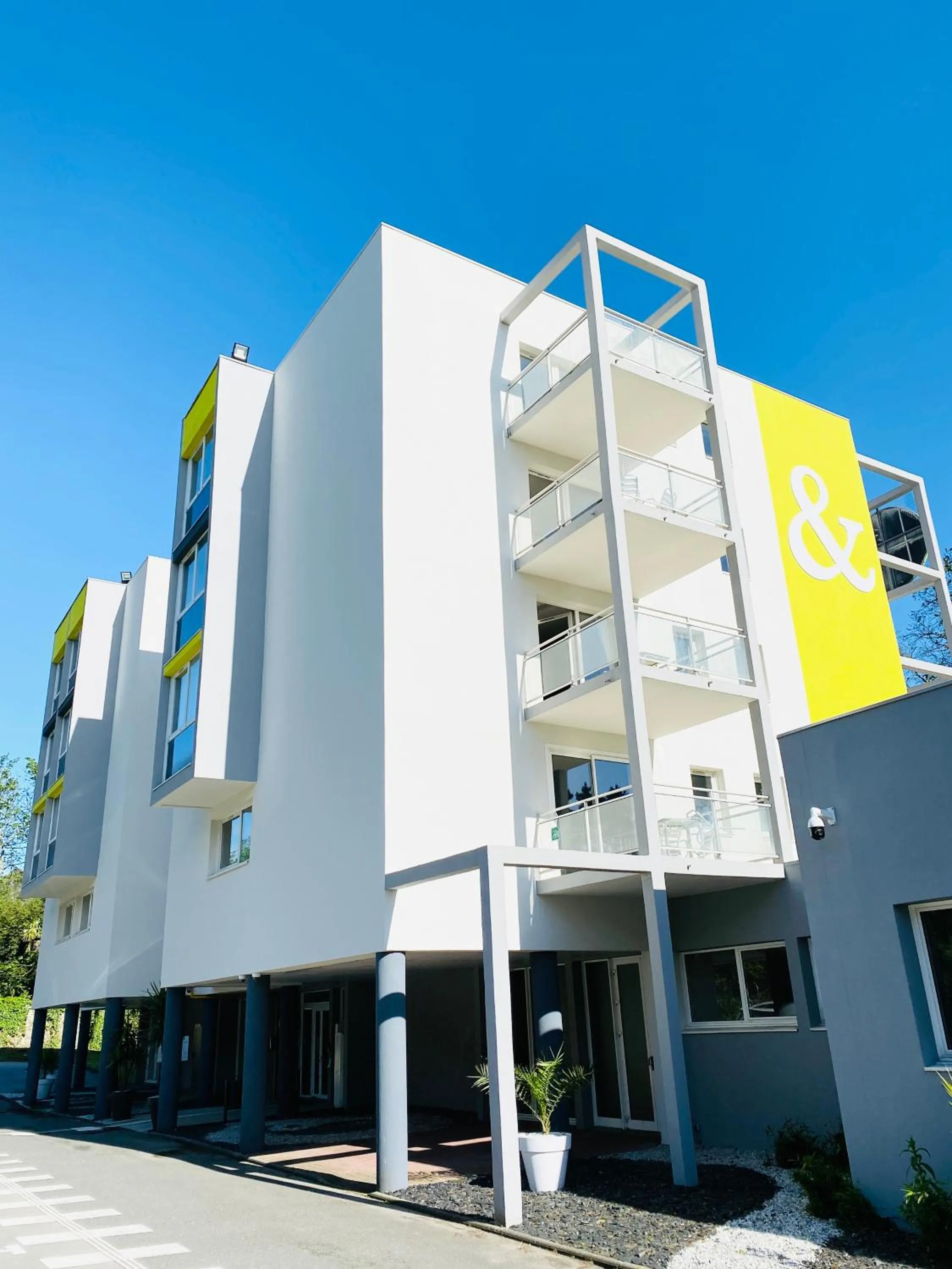 Property building in B&B HOTEL Brest Port du Moulin Blanc