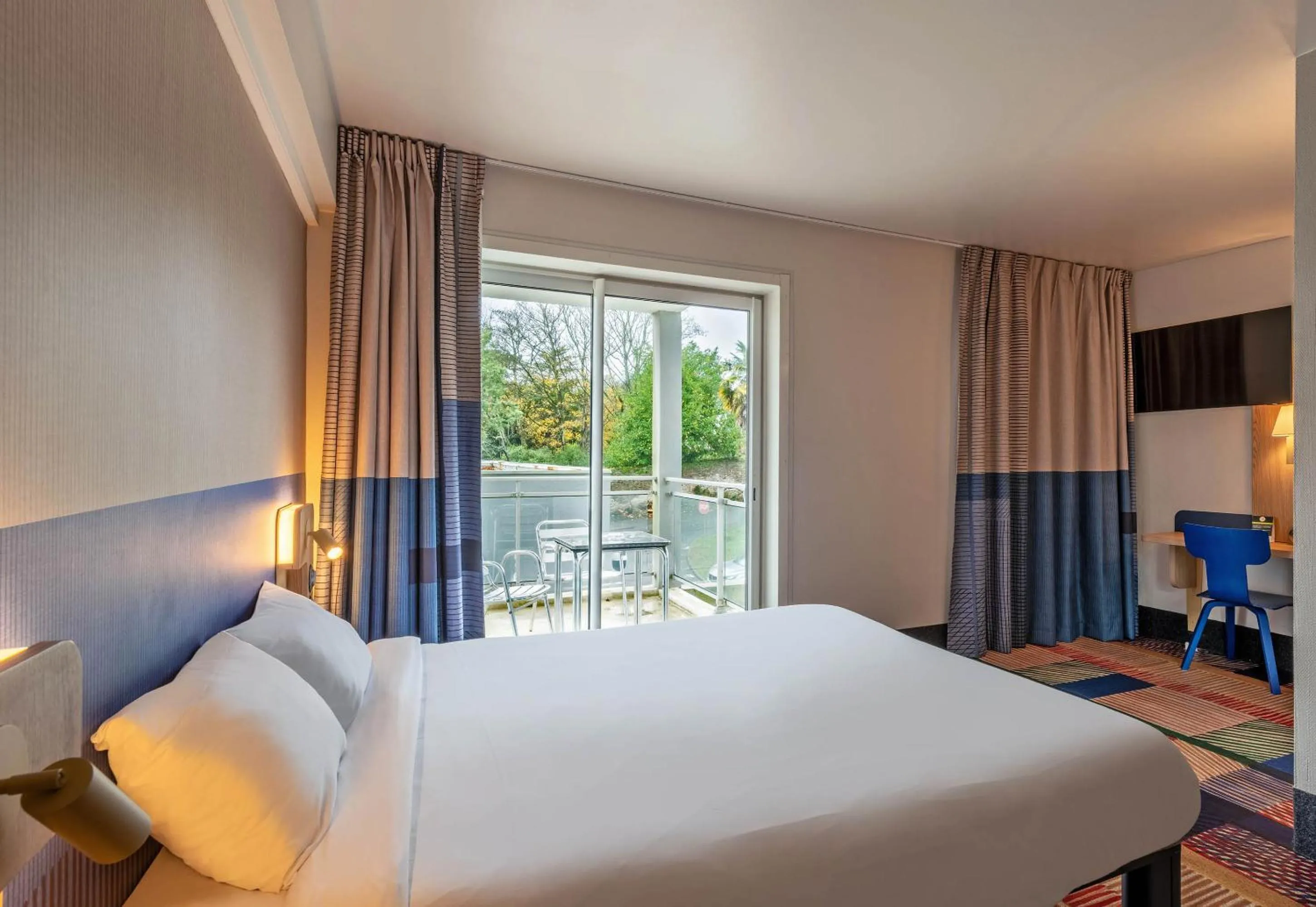 Bedroom, Bed in B&B HOTEL Brest Port du Moulin Blanc