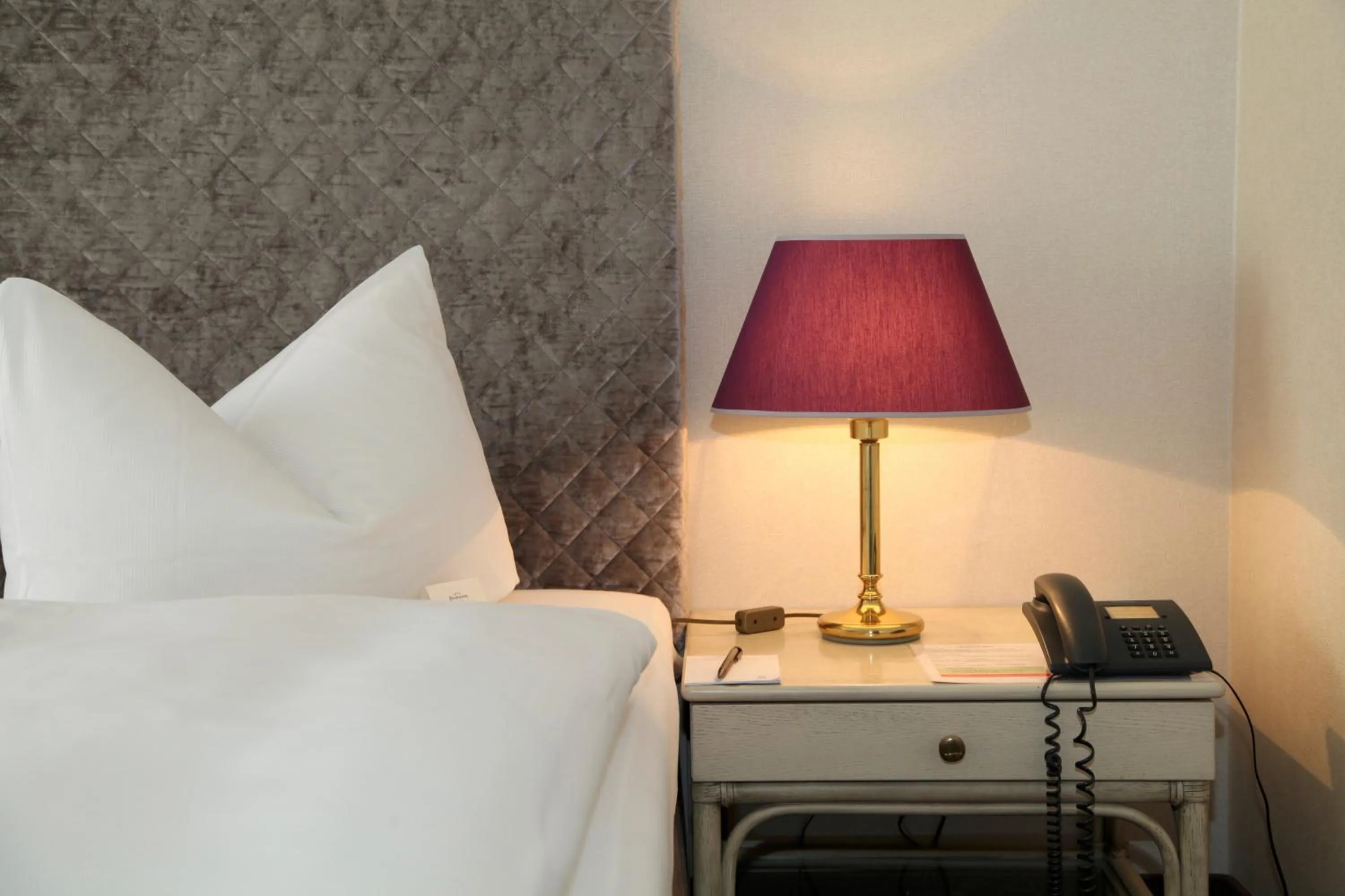 Photo of the whole room, Bed in Hotel "Schloss Friedestrom"