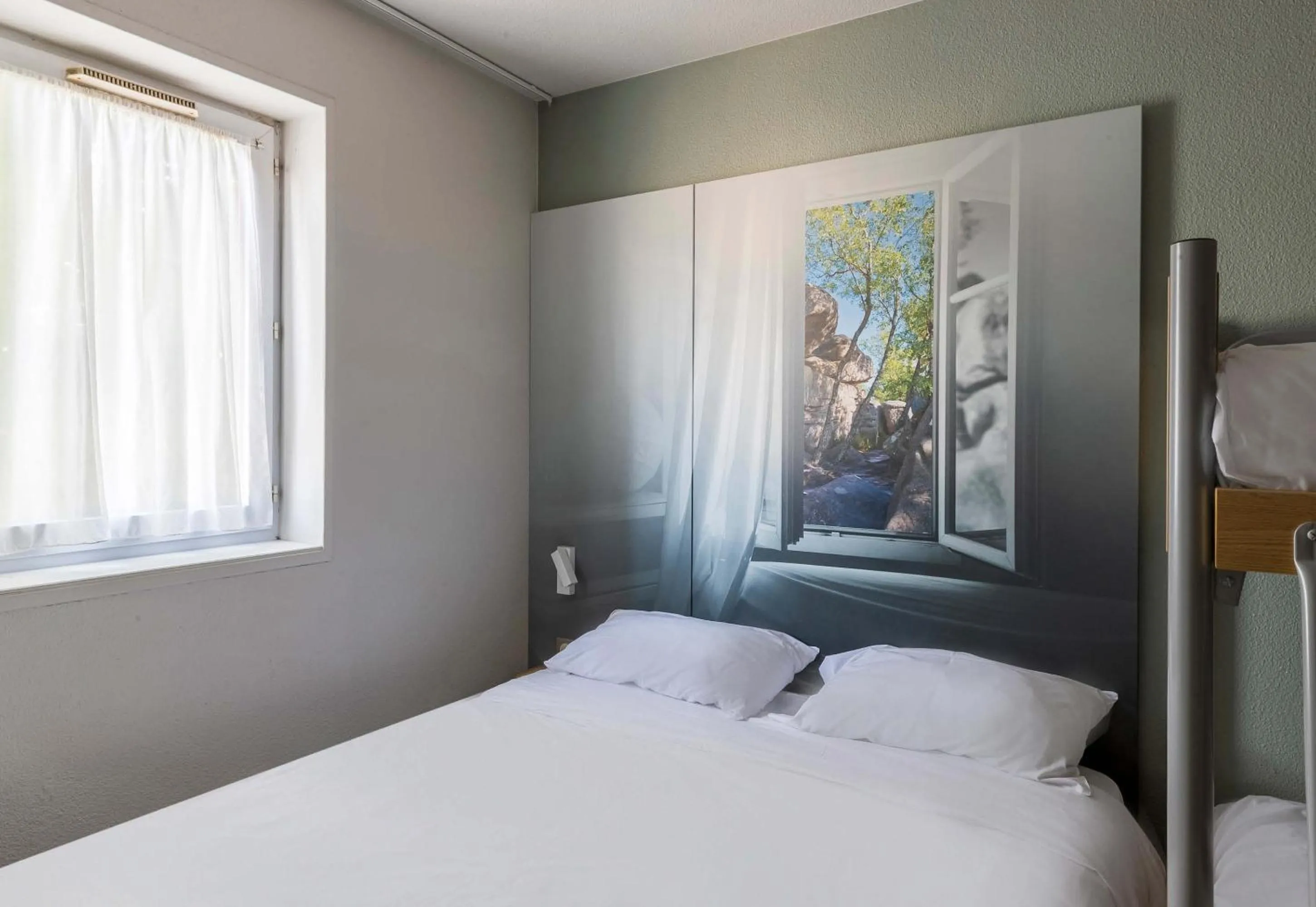 Photo of the whole room, Bed in B&B HOTEL Bourges 1