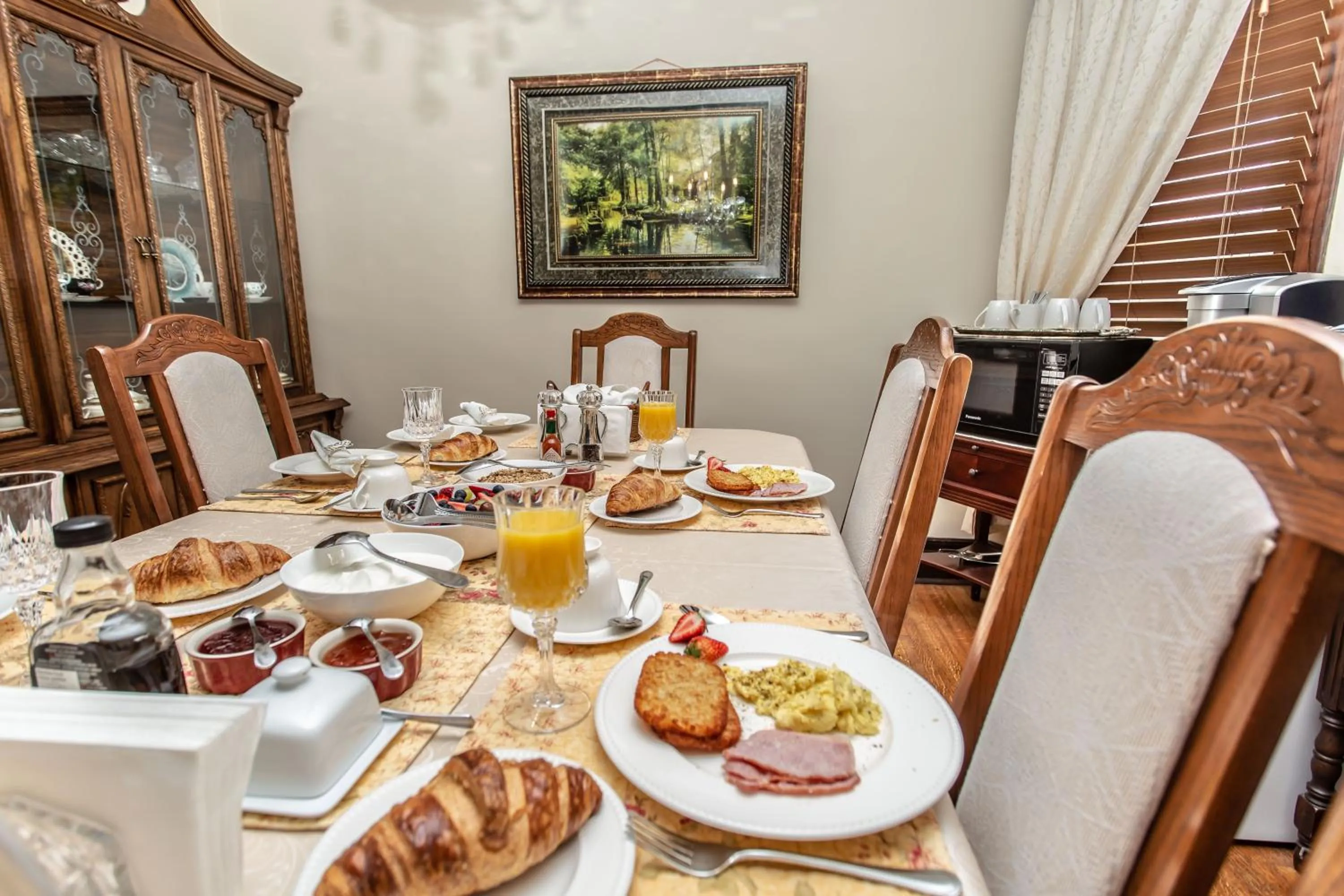 Food in Ambiance By The Falls B&B