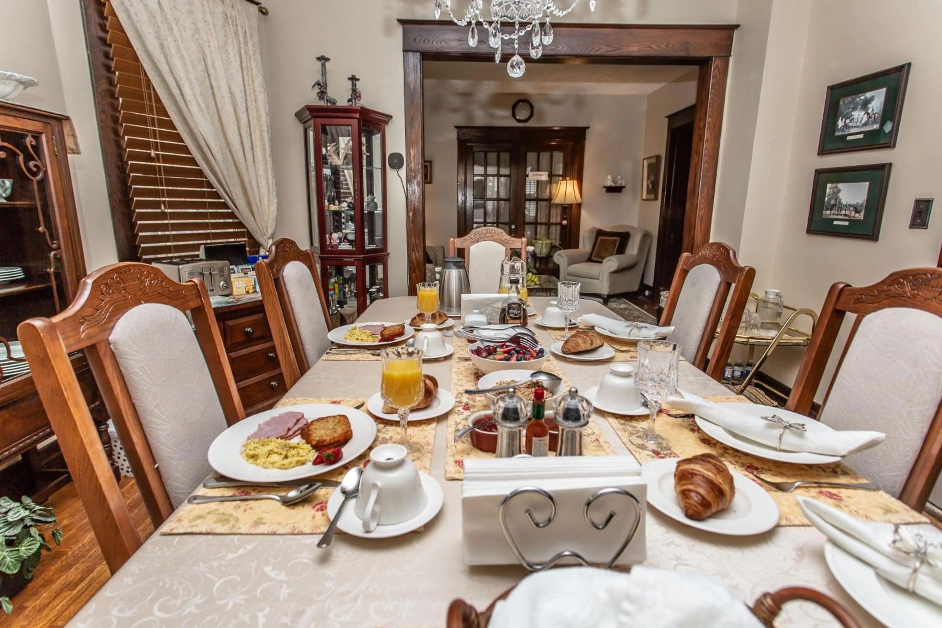 Restaurant/places to eat in Ambiance By The Falls B&B