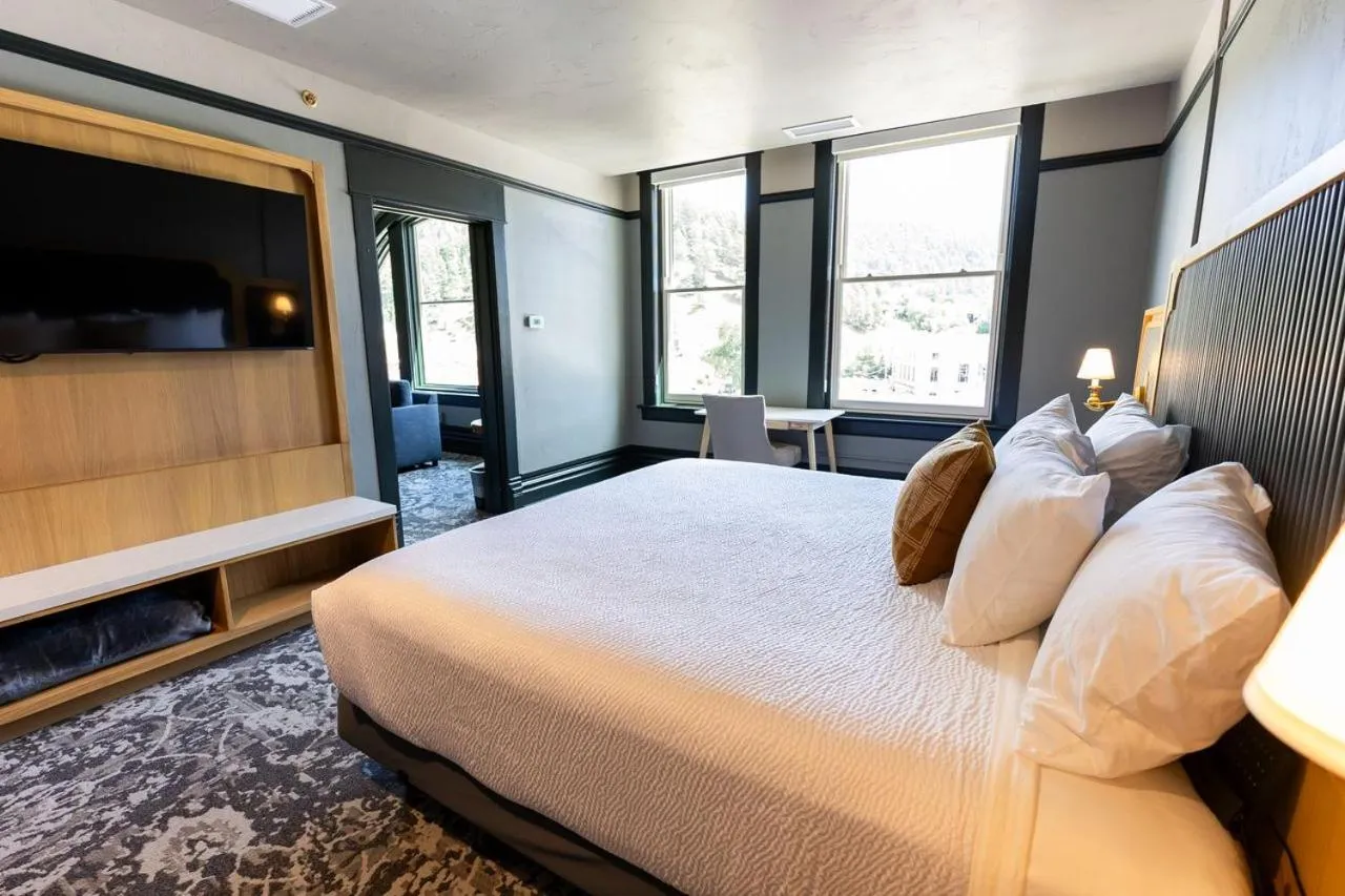 Bed in Historic Franklin Hotel