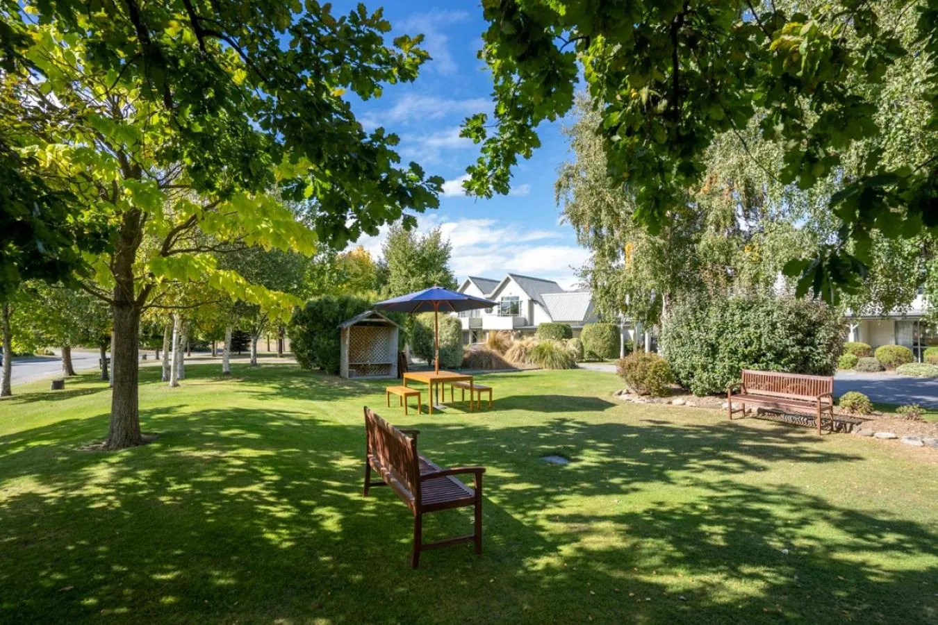 Garden in Colonial Manor Motel