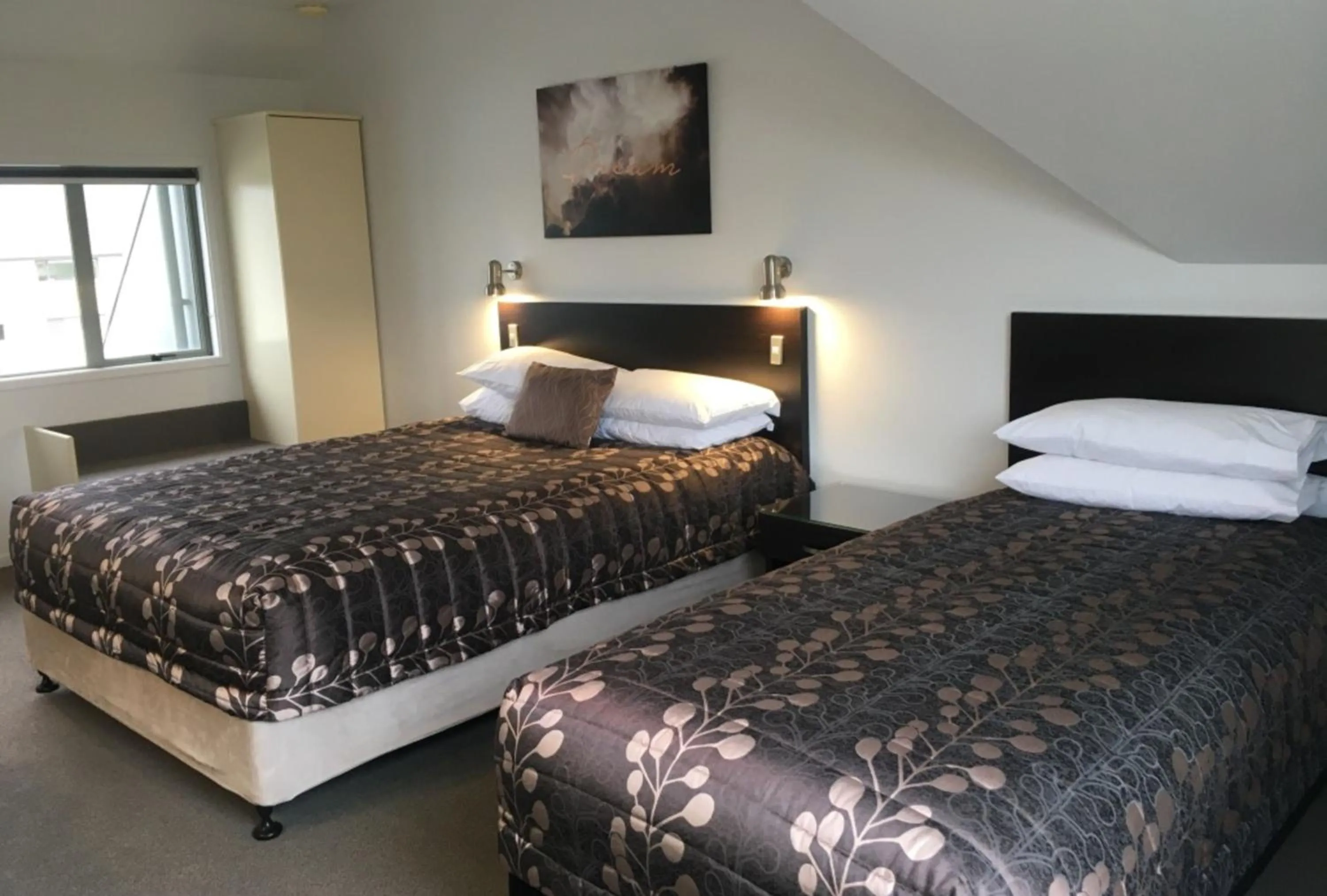 Bed in Colonial Manor Motel