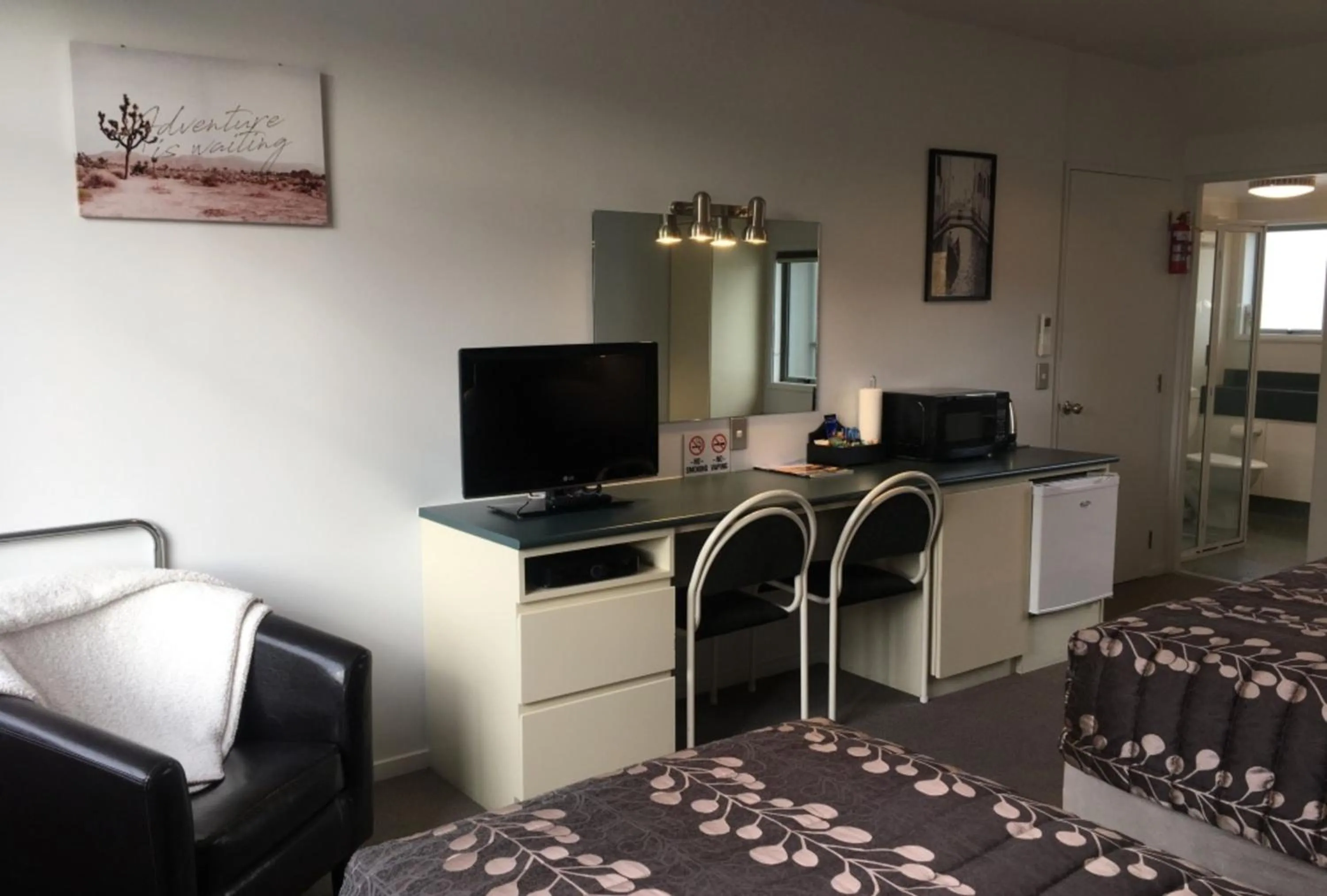 Bed in Colonial Manor Motel