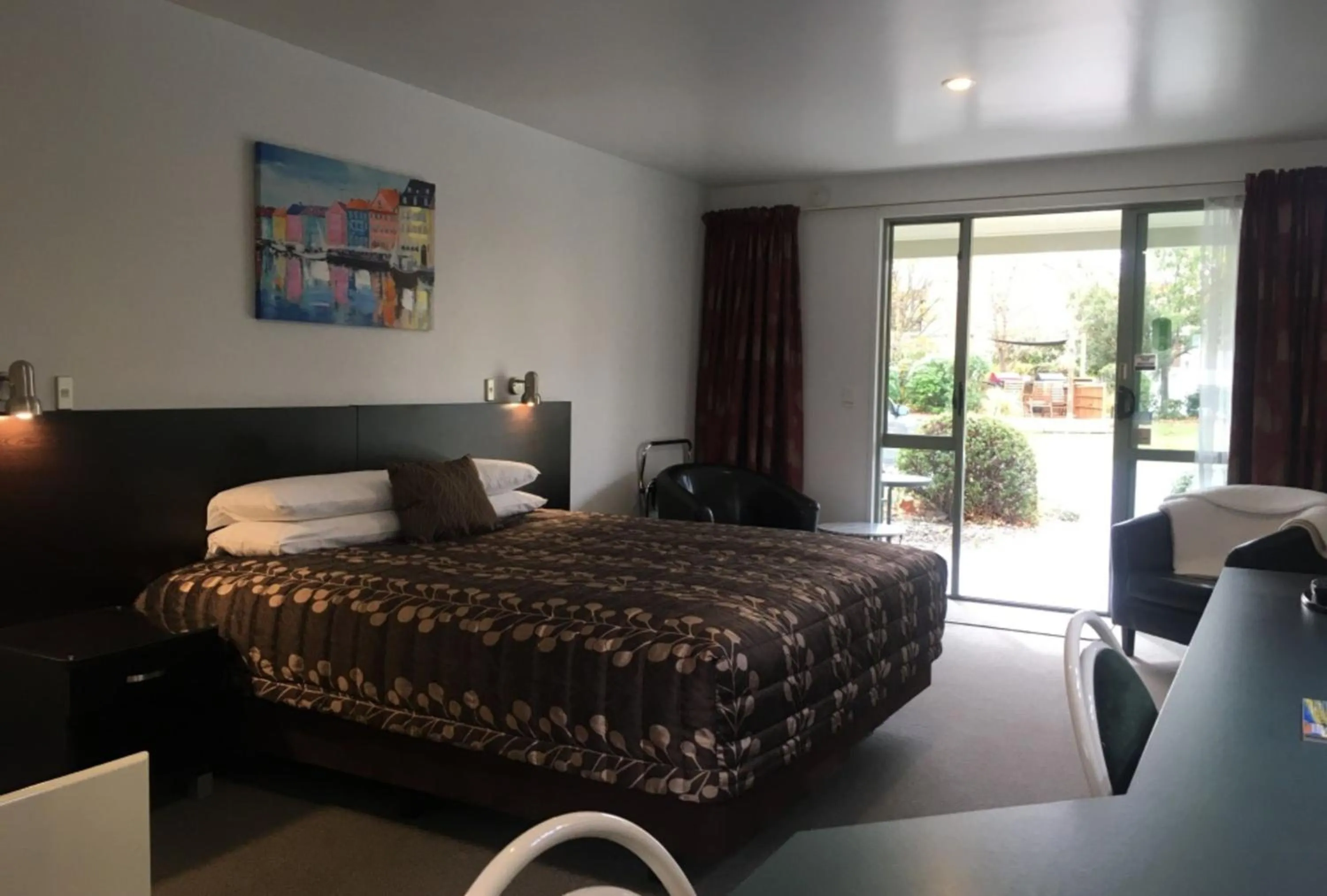 Bed in Colonial Manor Motel