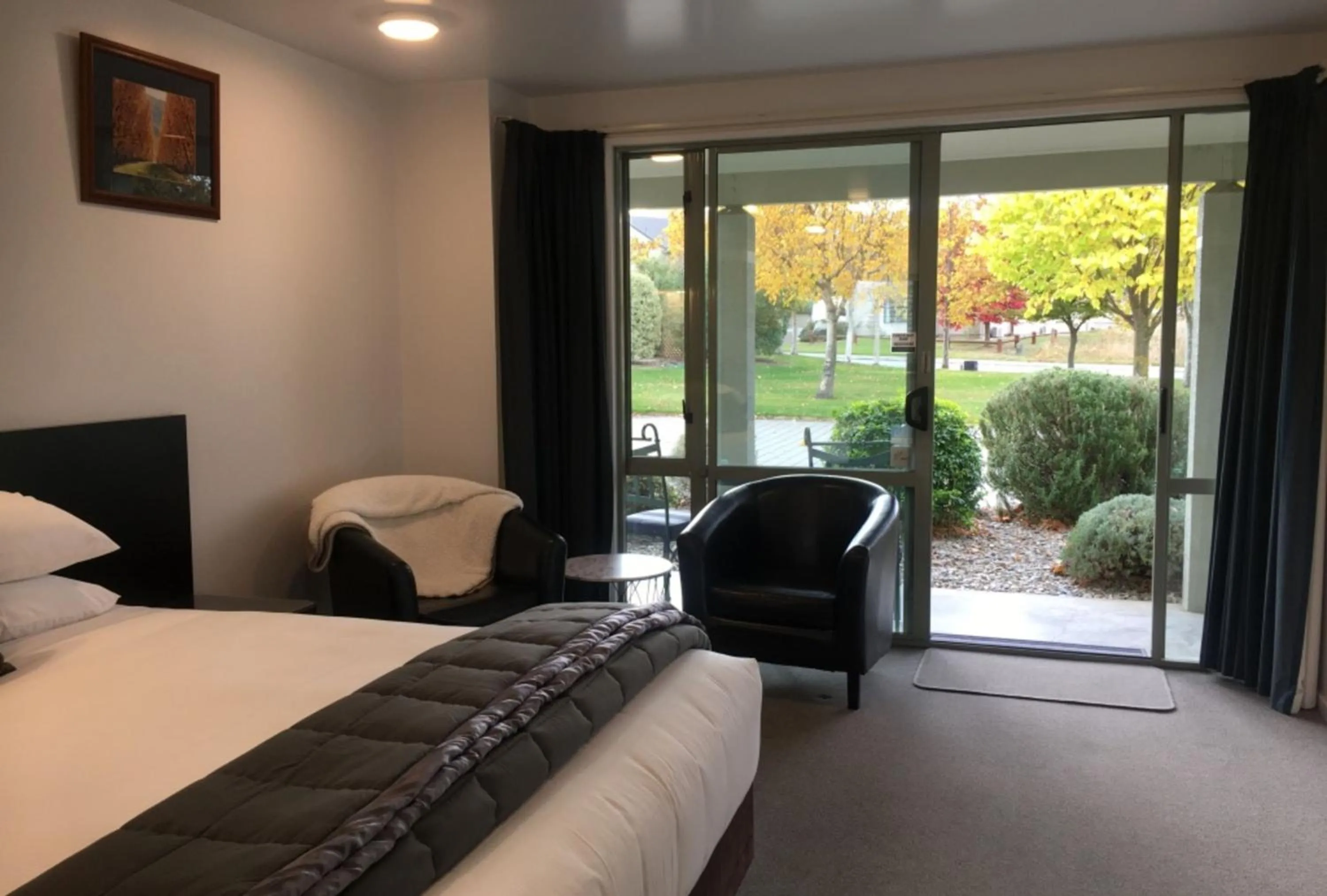 Bed in Colonial Manor Motel