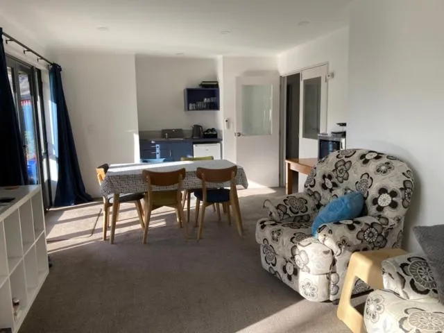 Colonial Manor Motel