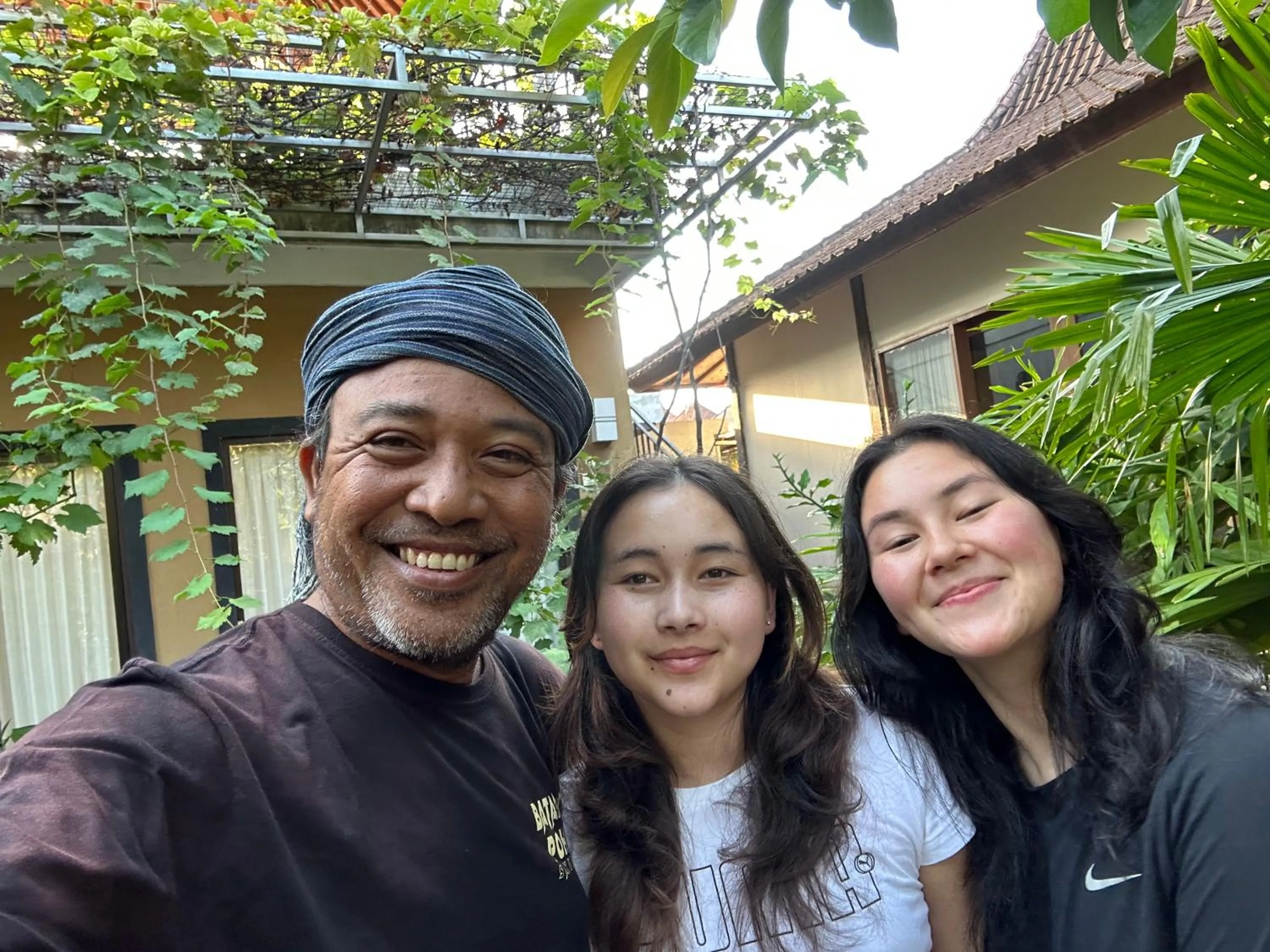 People in Diuma residence yoga meditation retreat and healing Center