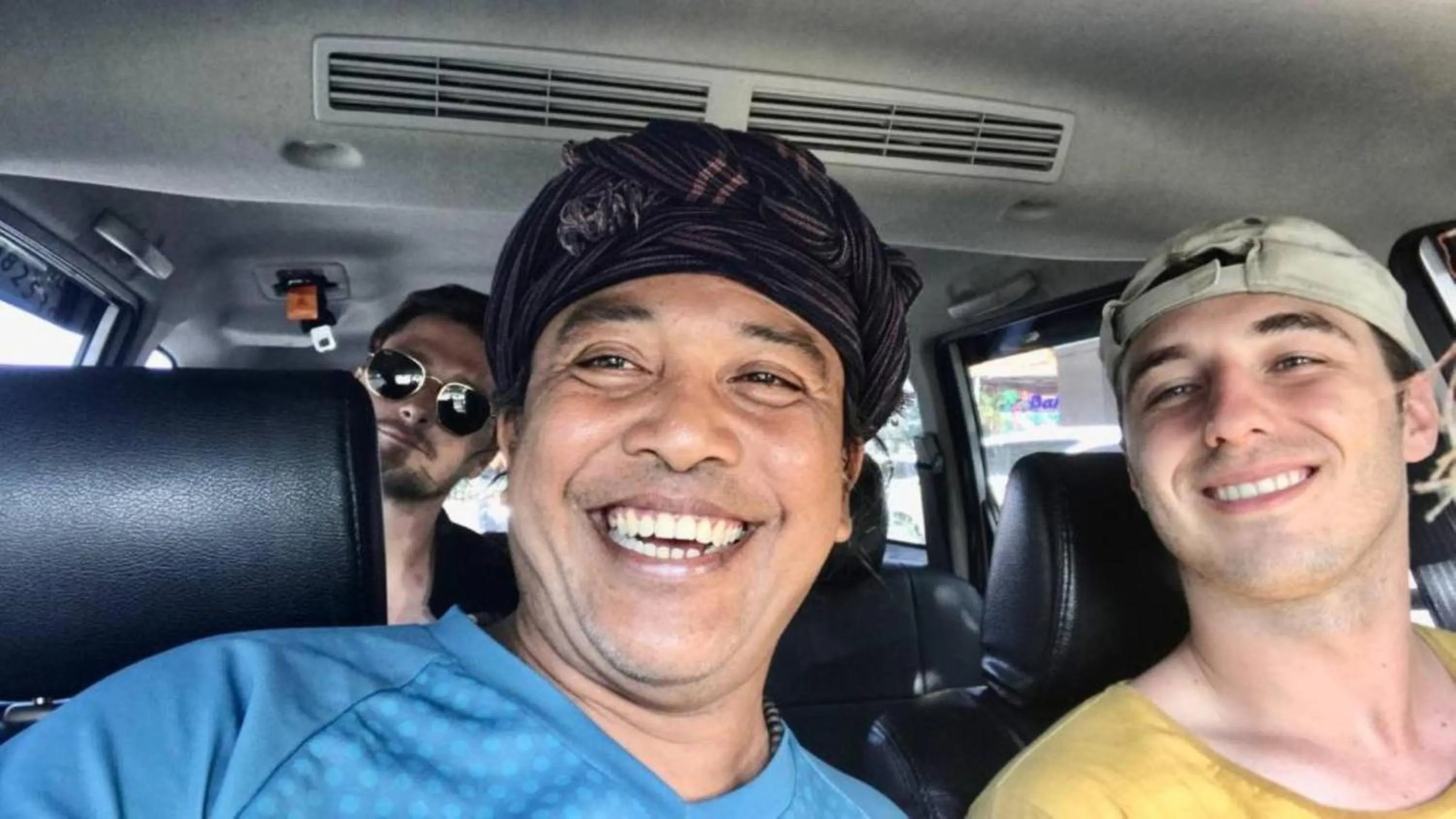 People in Diuma residence yoga meditation retreat and healing Center