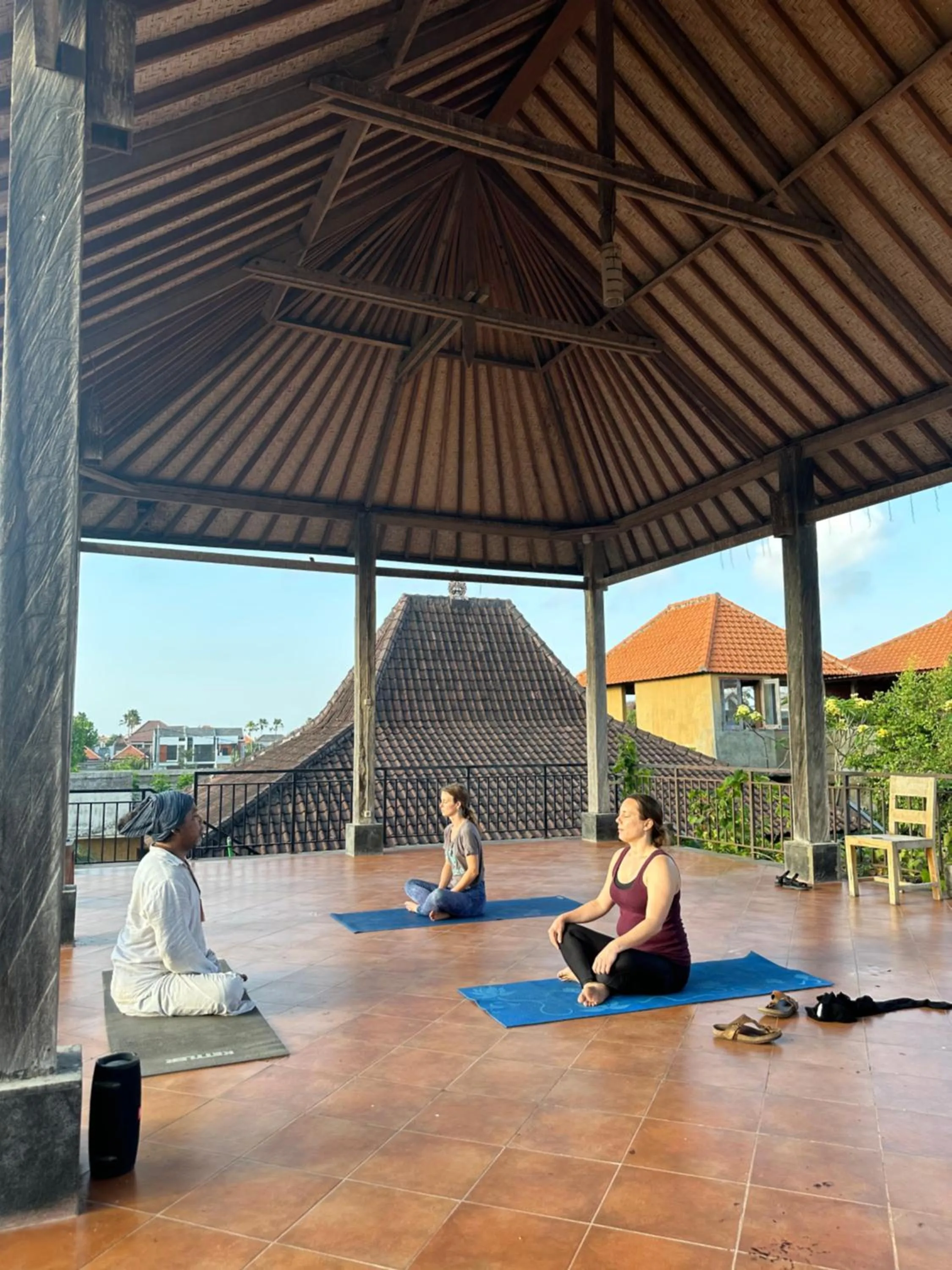 People in Diuma residence yoga meditation retreat and healing Center