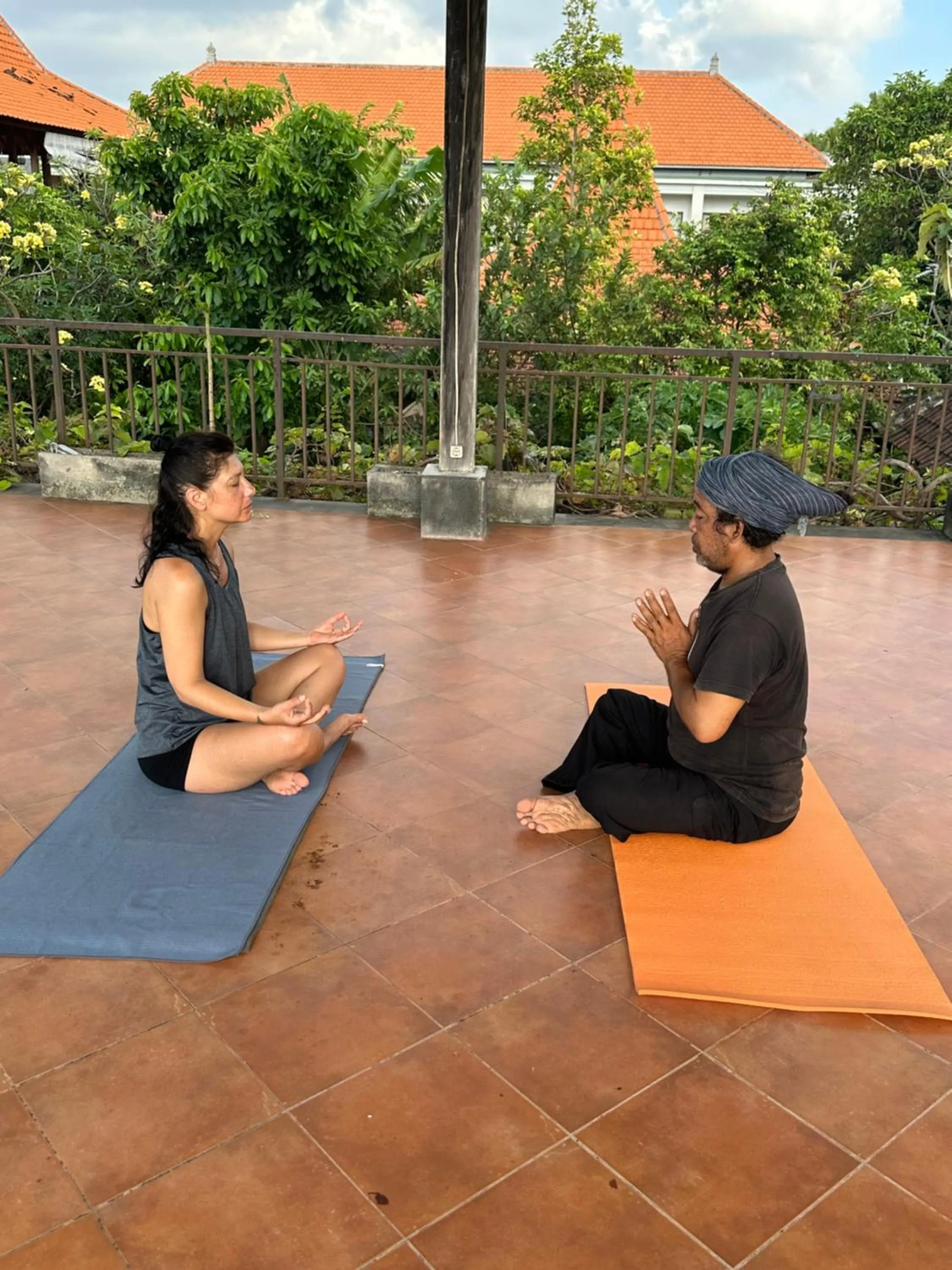 People in Diuma residence yoga meditation retreat and healing Center