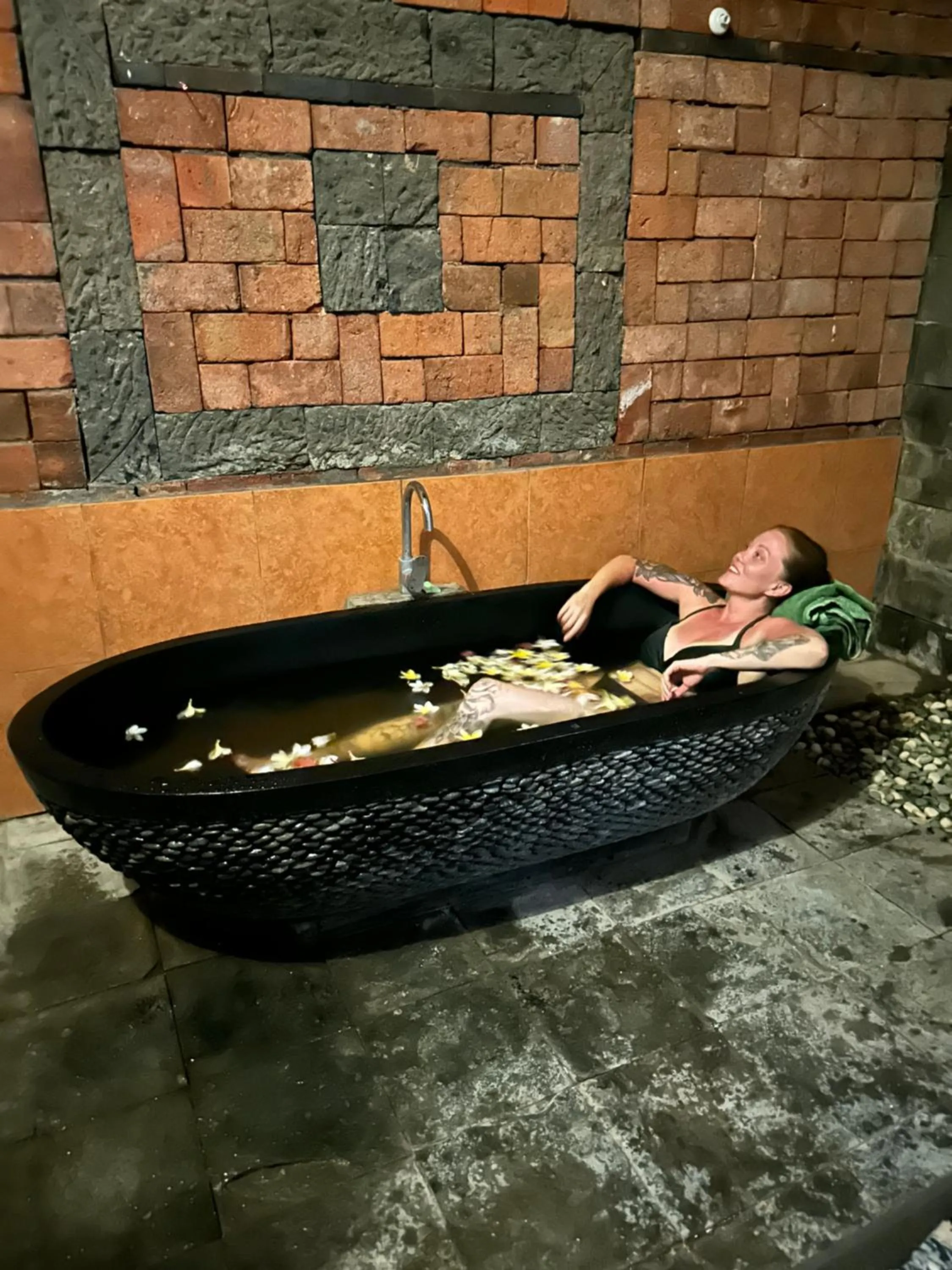 People in Diuma residence yoga meditation retreat and healing Center